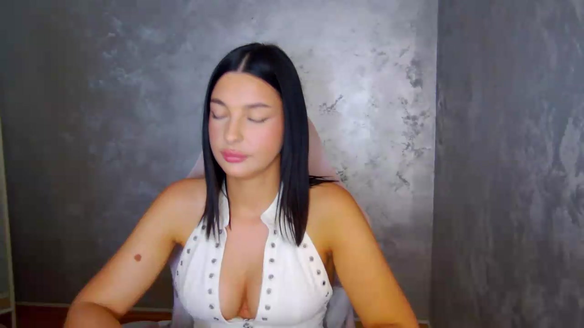 Gallery image thumbnail from meliiis_'s myfreecams stream on, 07/05/2026, 17:59 image 12 of 20