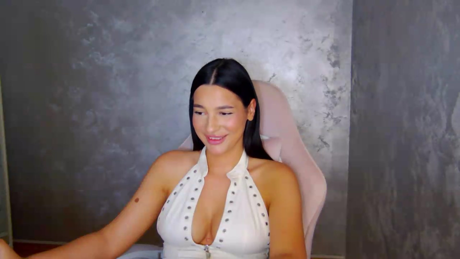 Gallery image thumbnail from meliiis_'s myfreecams stream on, 07/05/2026, 19:24 image 10 of 20