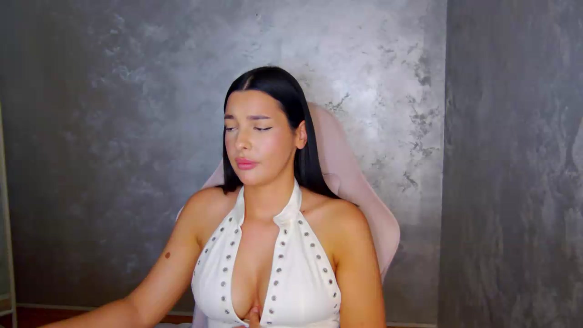 Gallery image thumbnail from meliiis_'s myfreecams stream on, 07/05/2026, 19:24 image 14 of 20