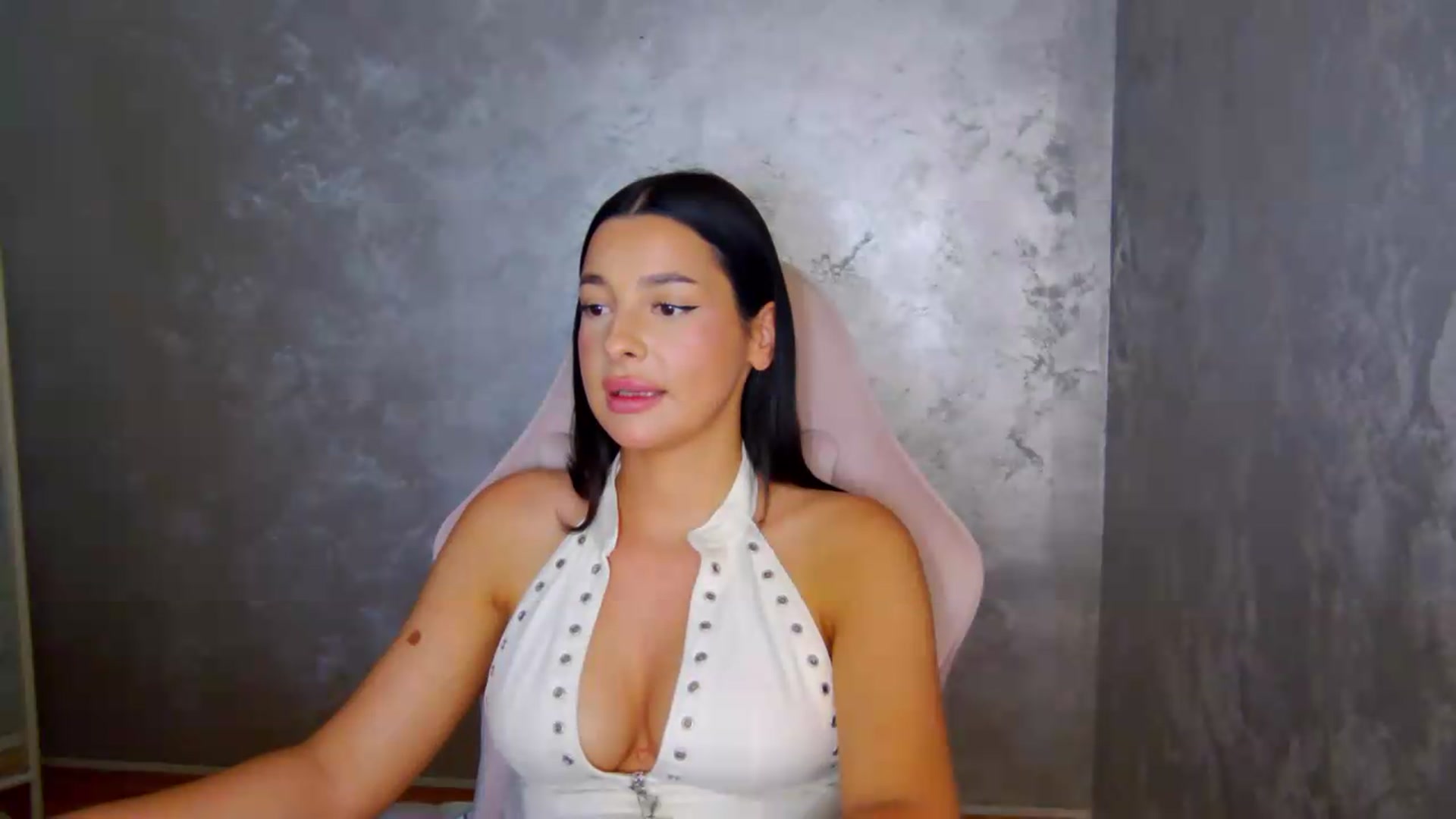 Gallery image thumbnail from meliiis_'s myfreecams stream on, 07/05/2026, 19:24 image 15 of 20