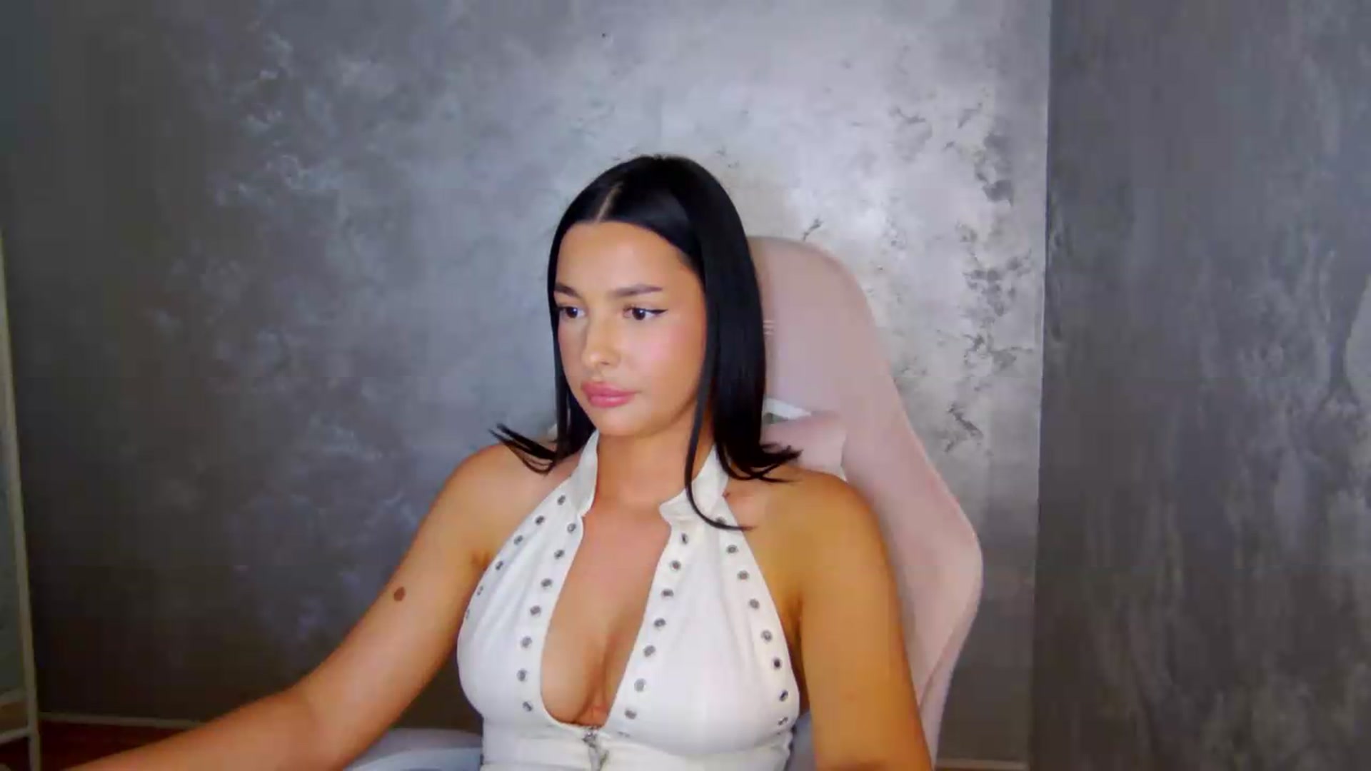 Gallery image thumbnail from meliiis_'s myfreecams stream on, 07/05/2026, 19:24 image 4 of 20