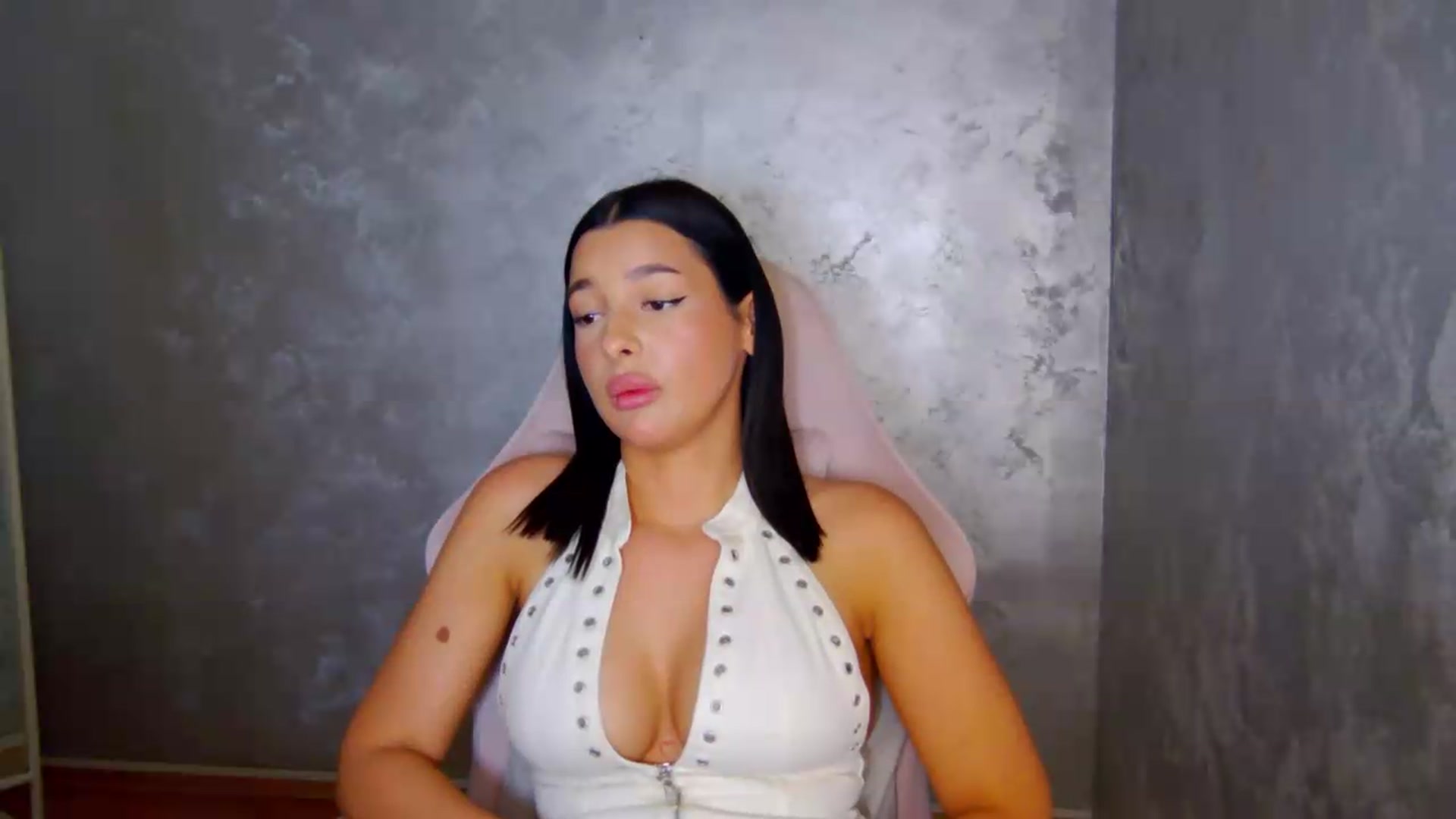 Gallery image thumbnail from meliiis_'s myfreecams stream on, 07/05/2026, 19:24 image 16 of 20