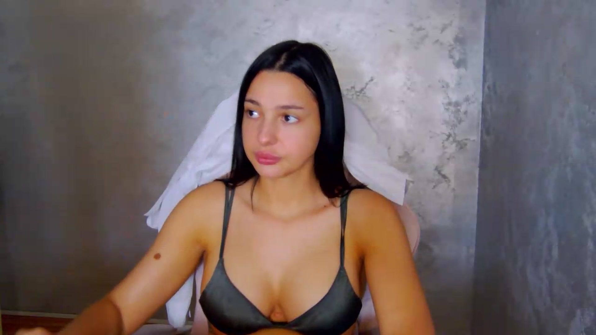 Gallery image thumbnail from meliiis_'s myfreecams stream on, 07/06/2026, 19:03 image 11 of 20