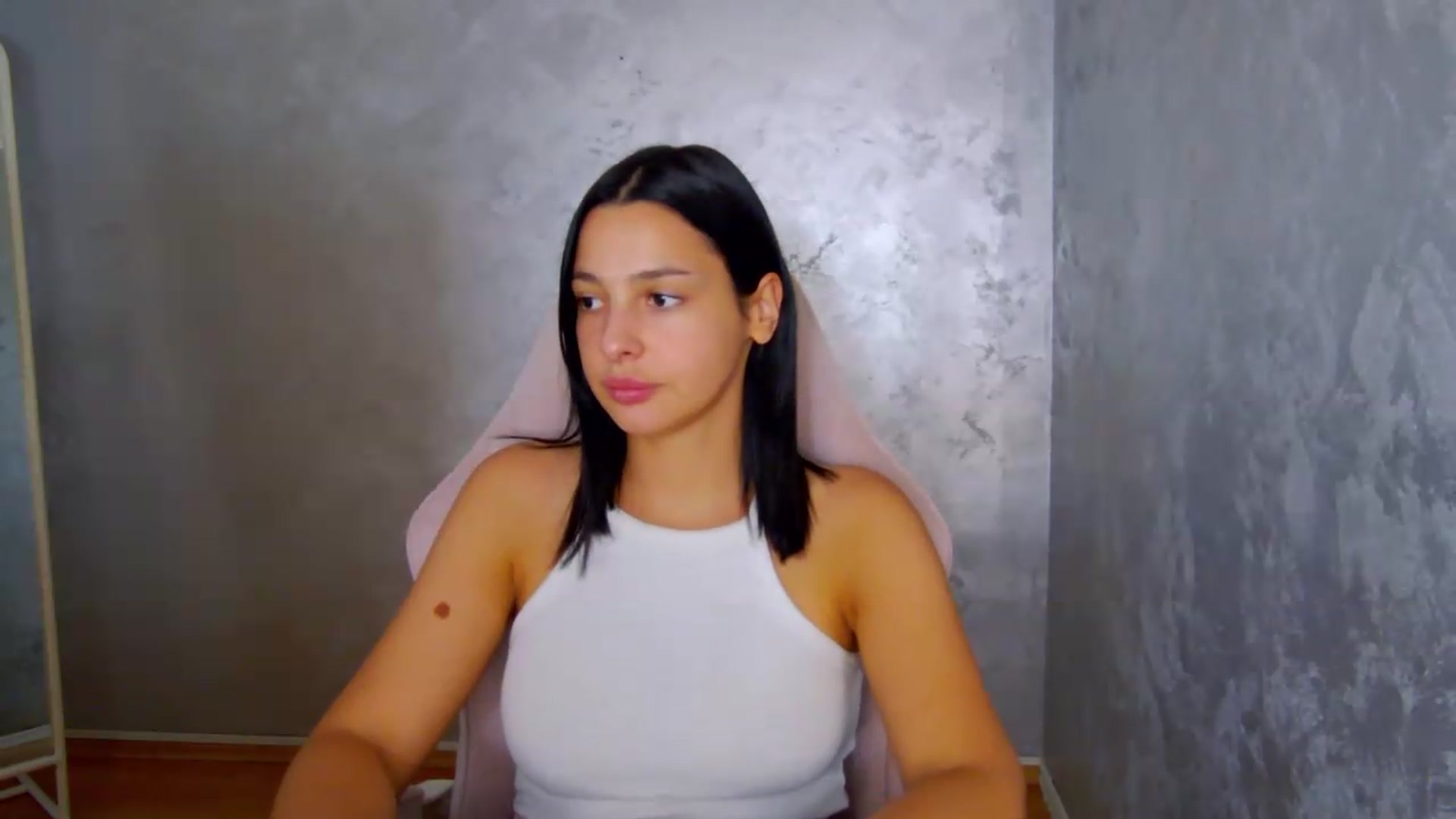Gallery image thumbnail from meliiis_'s myfreecams stream on, 07/07/2026, 19:00 image 18 of 20
