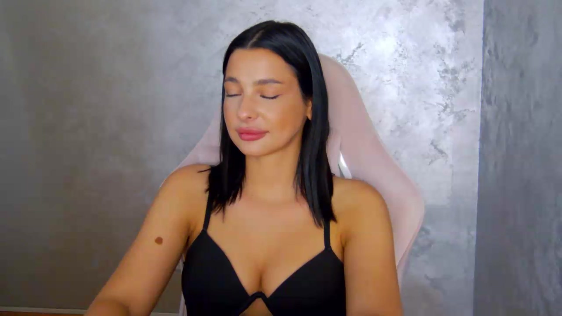 Gallery image thumbnail from meliiis_'s myfreecams stream on, 07/08/2026, 17:59 image 14 of 20