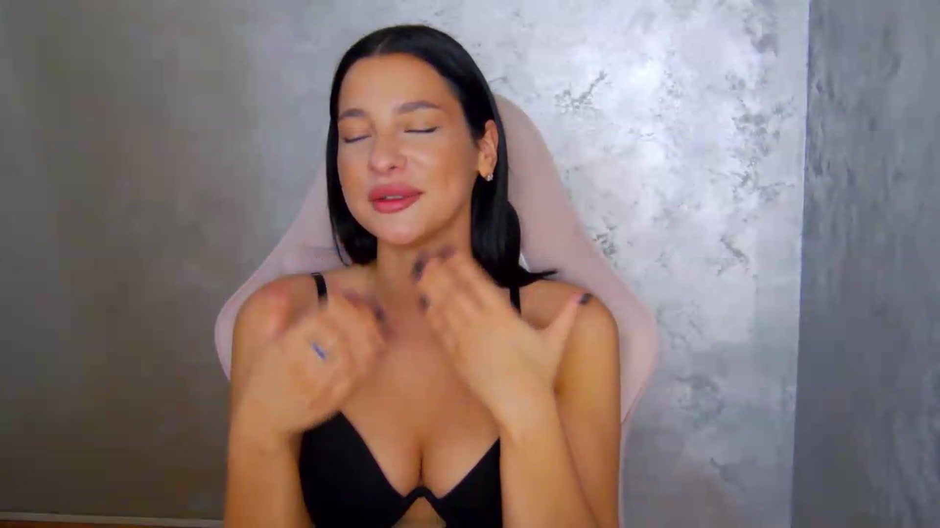 Gallery image thumbnail from meliiis_'s myfreecams stream on, 07/08/2026, 17:59 image 7 of 20