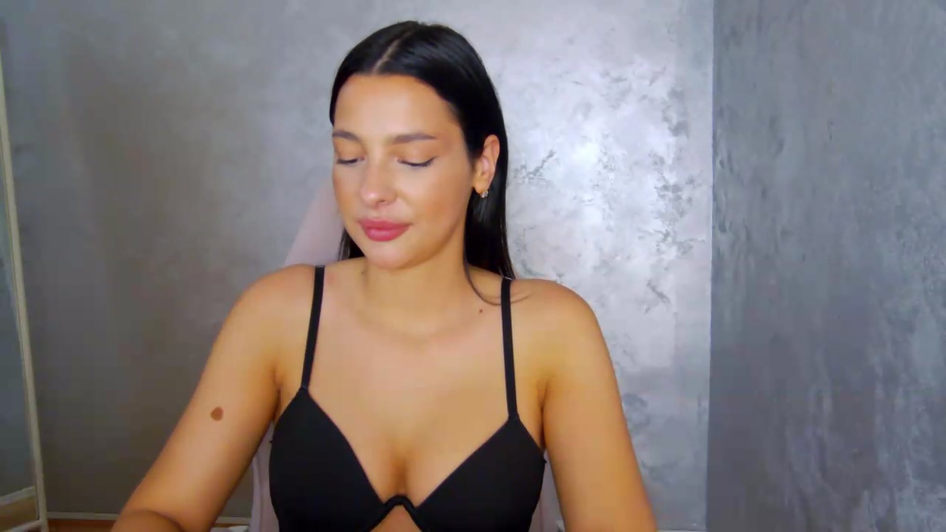 Gallery image thumbnail from meliiis_'s myfreecams stream on, 07/08/2026, 17:59 image 3 of 20