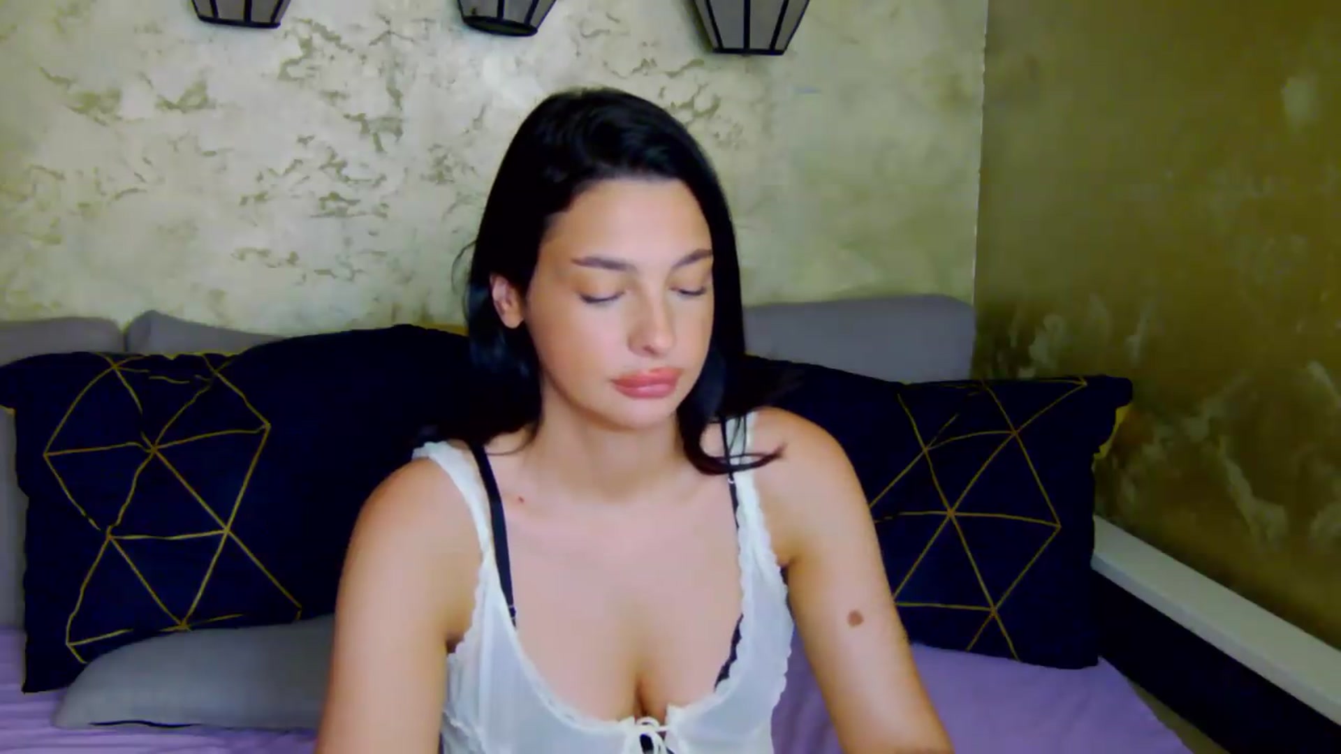Gallery image thumbnail from meliiis_'s myfreecams stream on, 07/16/2026, 14:28 image 9 of 20