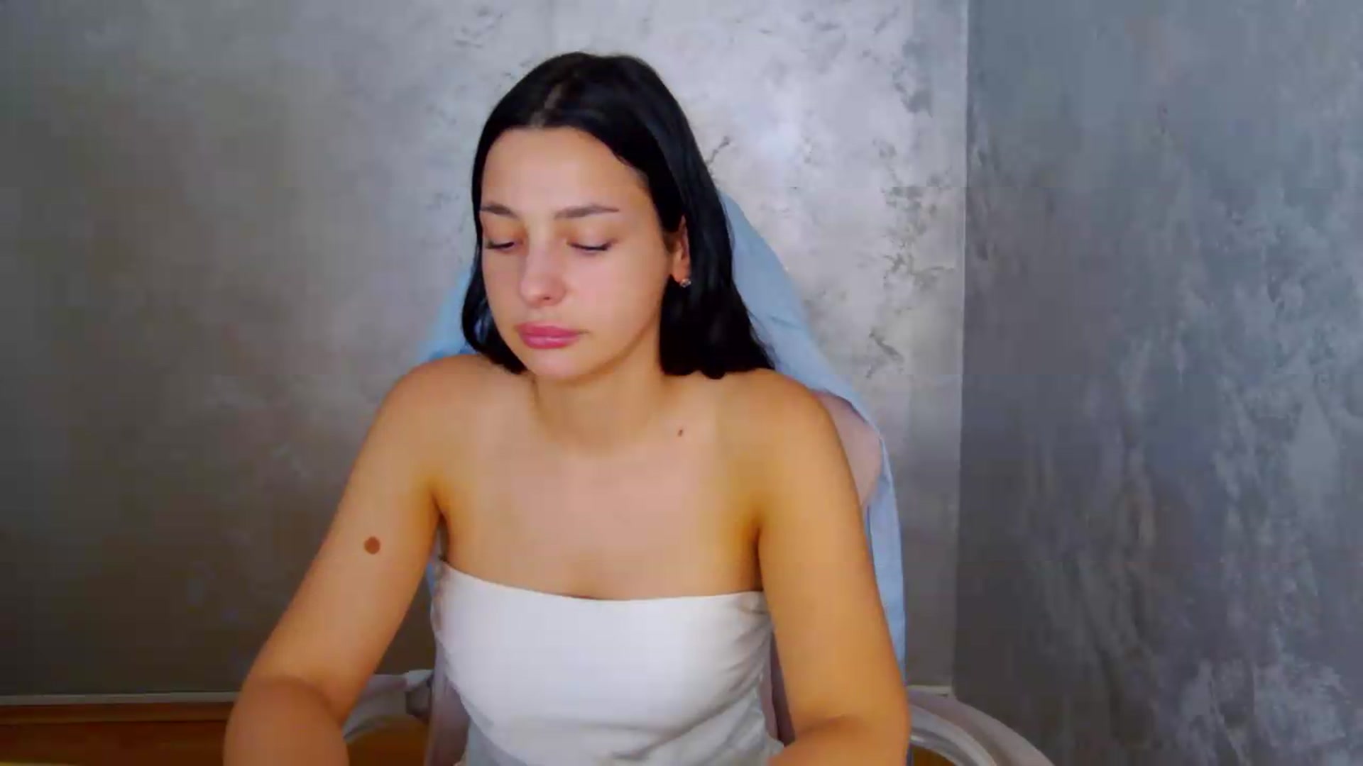Gallery image thumbnail from meliiis_'s myfreecams stream on, 07/18/2026, 16:25 image 5 of 20