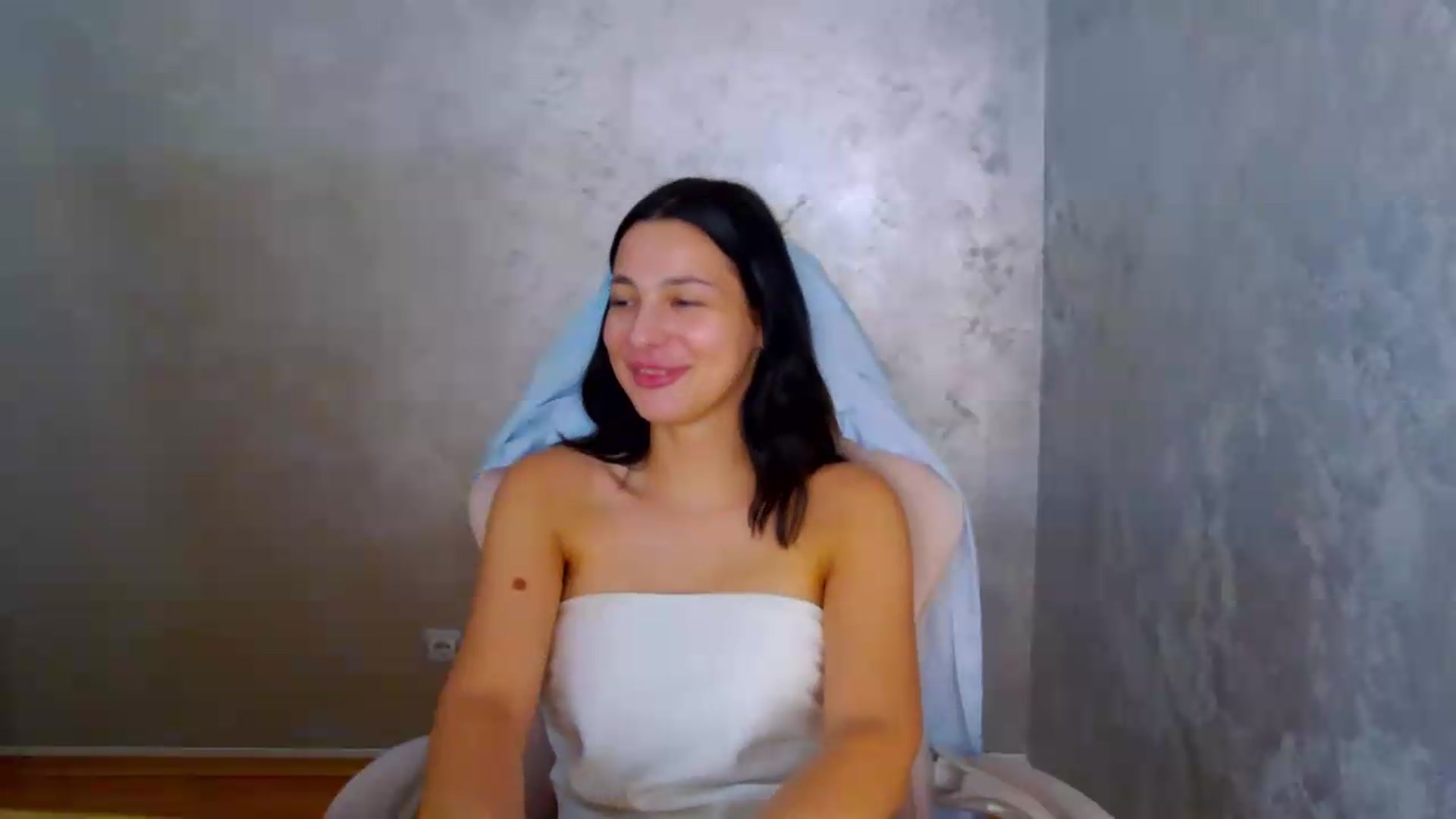Gallery image thumbnail from meliiis_'s myfreecams stream on, 07/18/2026, 17:05 image 17 of 20