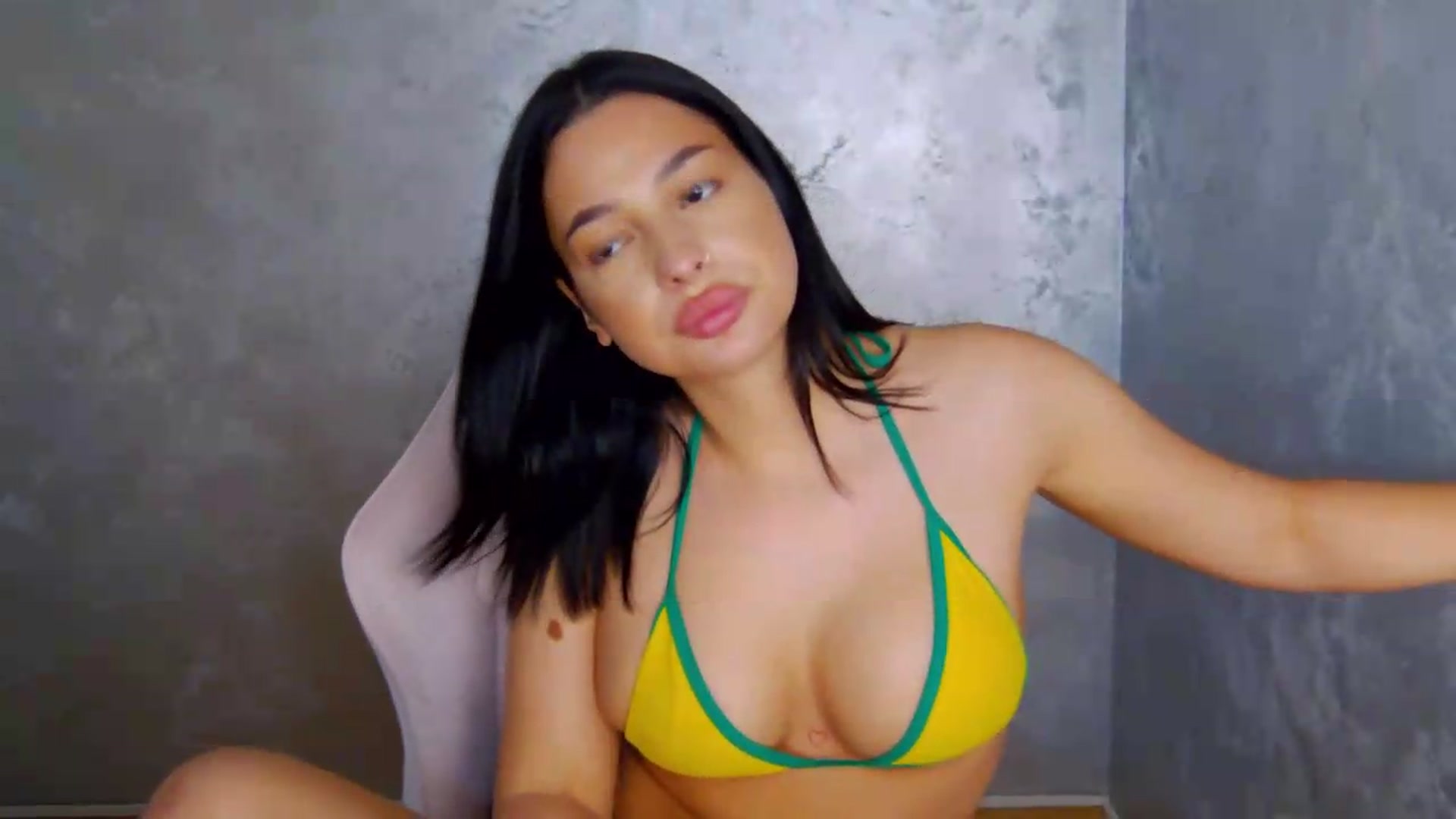 Gallery image thumbnail from meliiis_'s myfreecams stream on, 07/21/2026, 18:52 image 2 of 20
