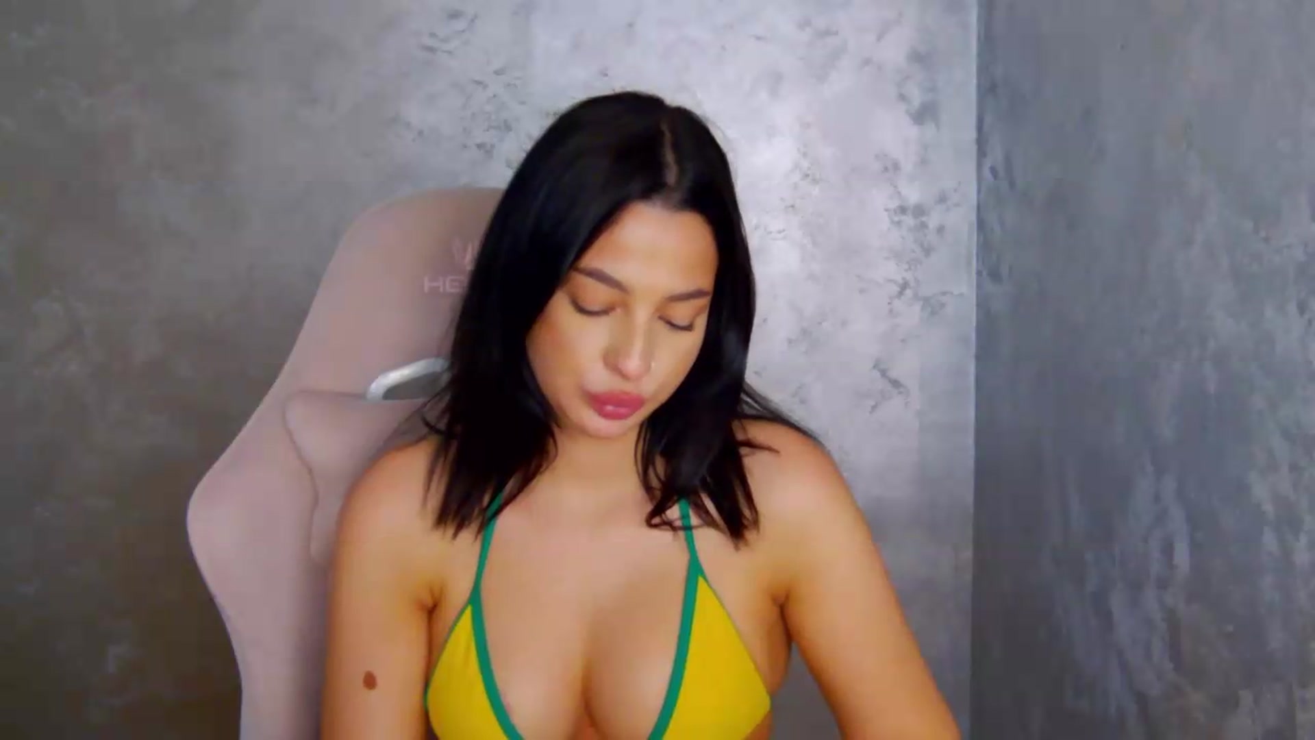 Gallery image thumbnail from meliiis_'s myfreecams stream on, 07/21/2026, 18:52 image 15 of 20