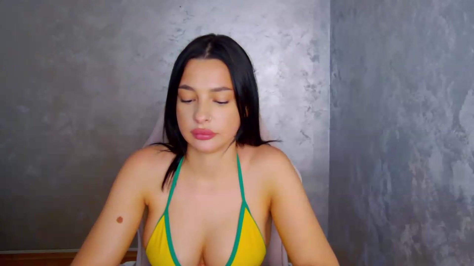 Gallery image thumbnail from meliiis_'s myfreecams stream on, 07/21/2026, 18:52 image 18 of 20