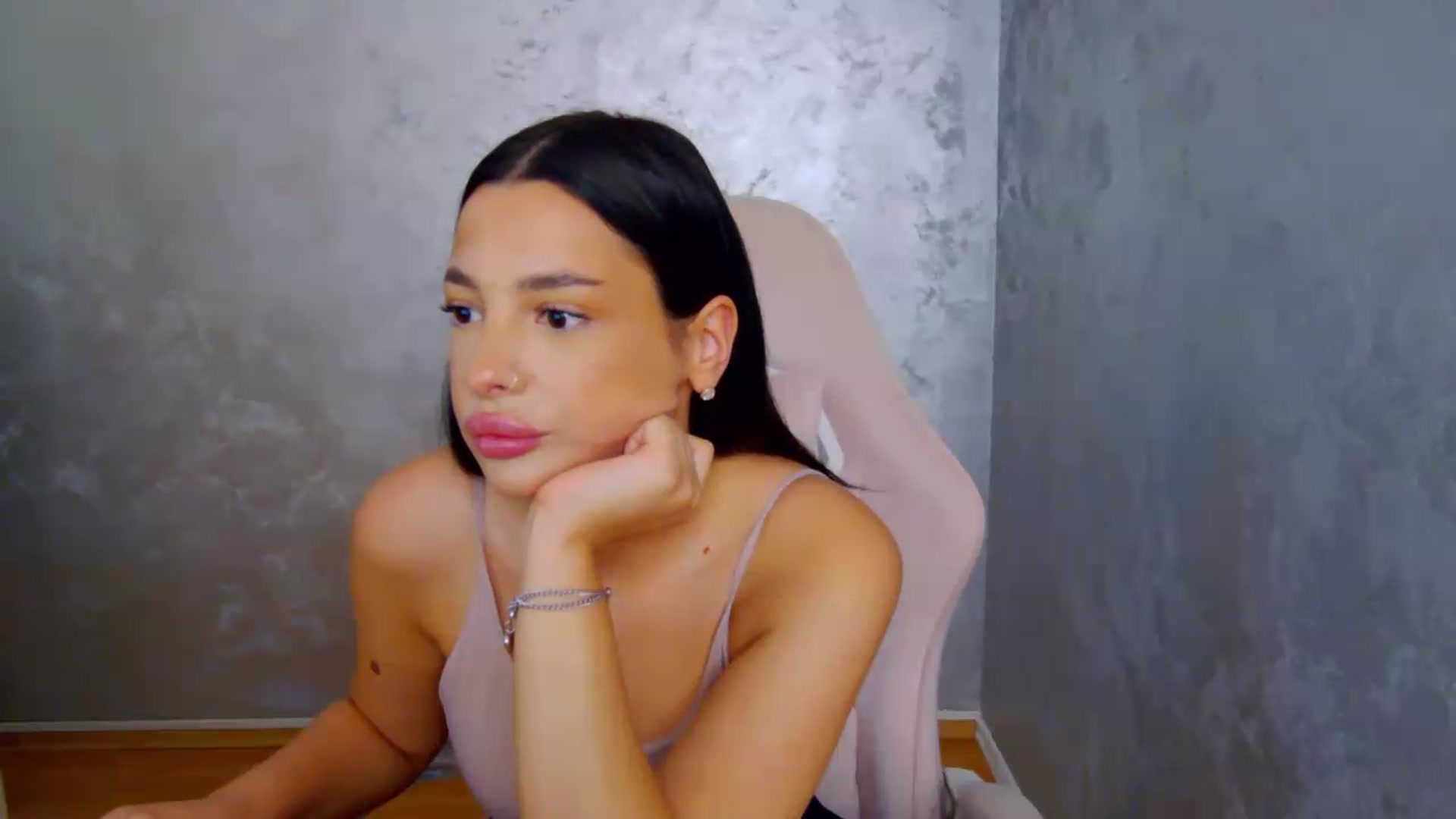 Gallery image thumbnail from meliiis_'s myfreecams stream on, 07/22/2026, 14:23 image 19 of 20
