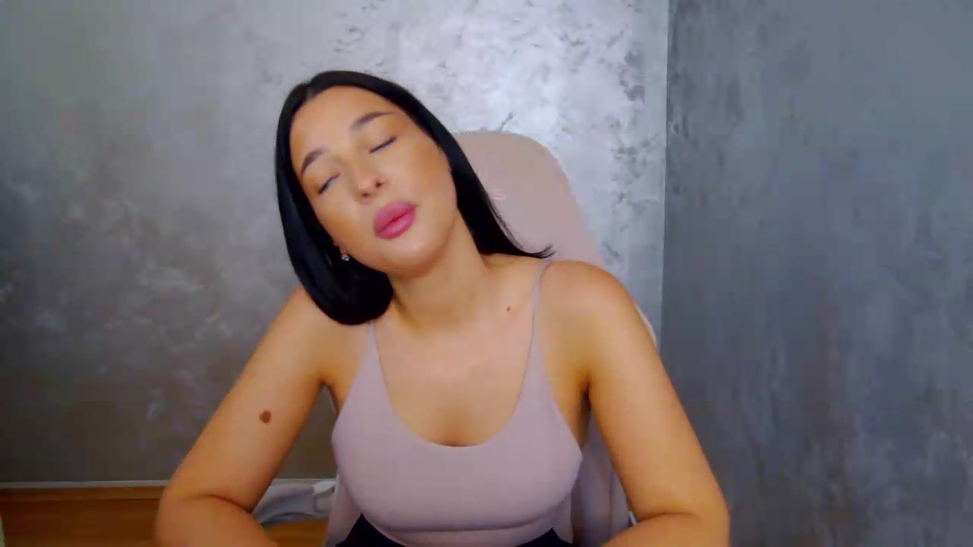 Gallery image thumbnail from meliiis_'s myfreecams stream on, 07/22/2026, 14:23 image 9 of 20