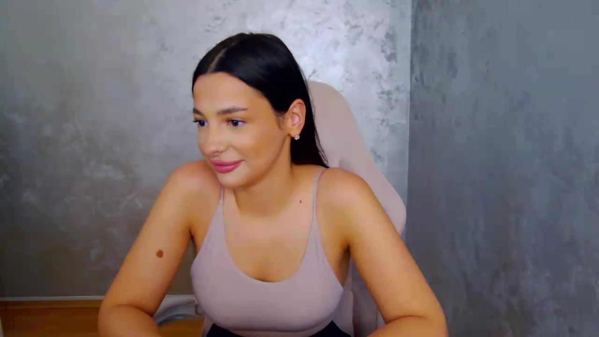 Gallery image thumbnail from meliiis_'s myfreecams stream on, 07/22/2026, 14:23 image 10 of 20
