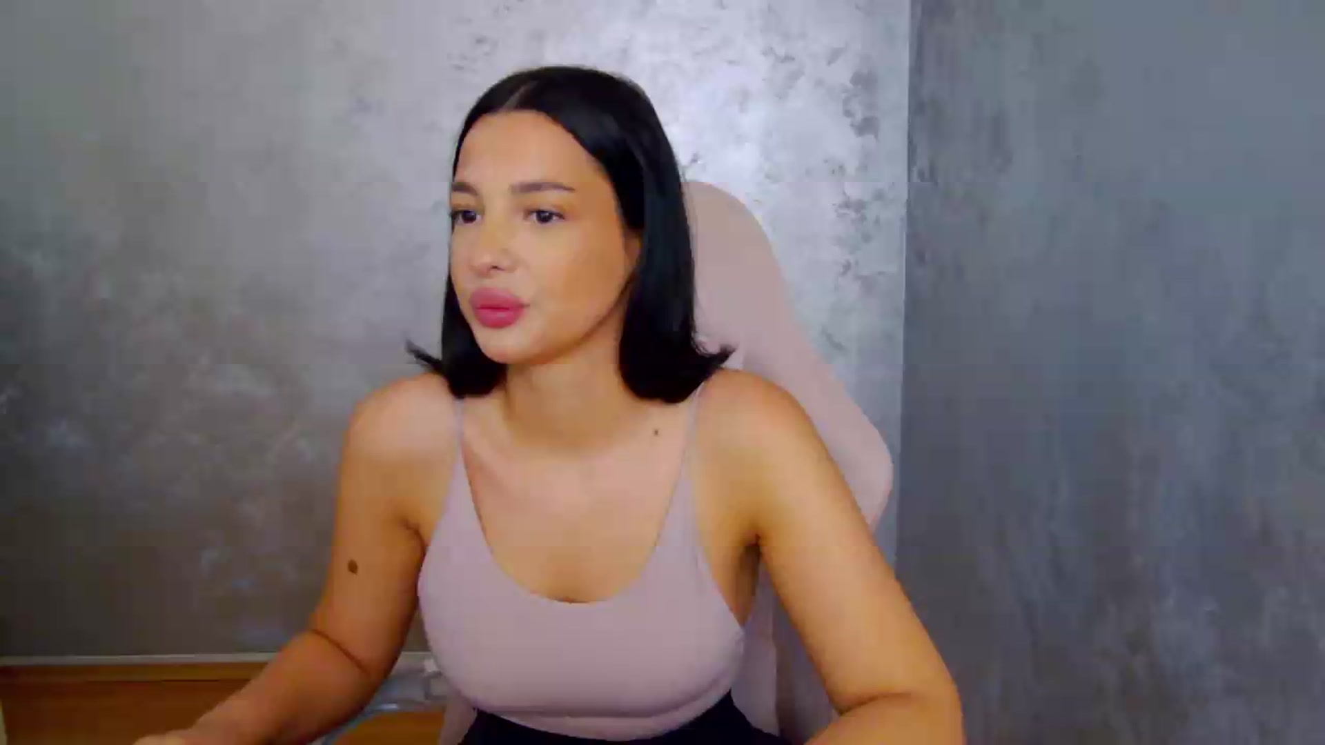 Gallery image thumbnail from meliiis_'s myfreecams stream on, 07/22/2026, 14:23 image 7 of 20