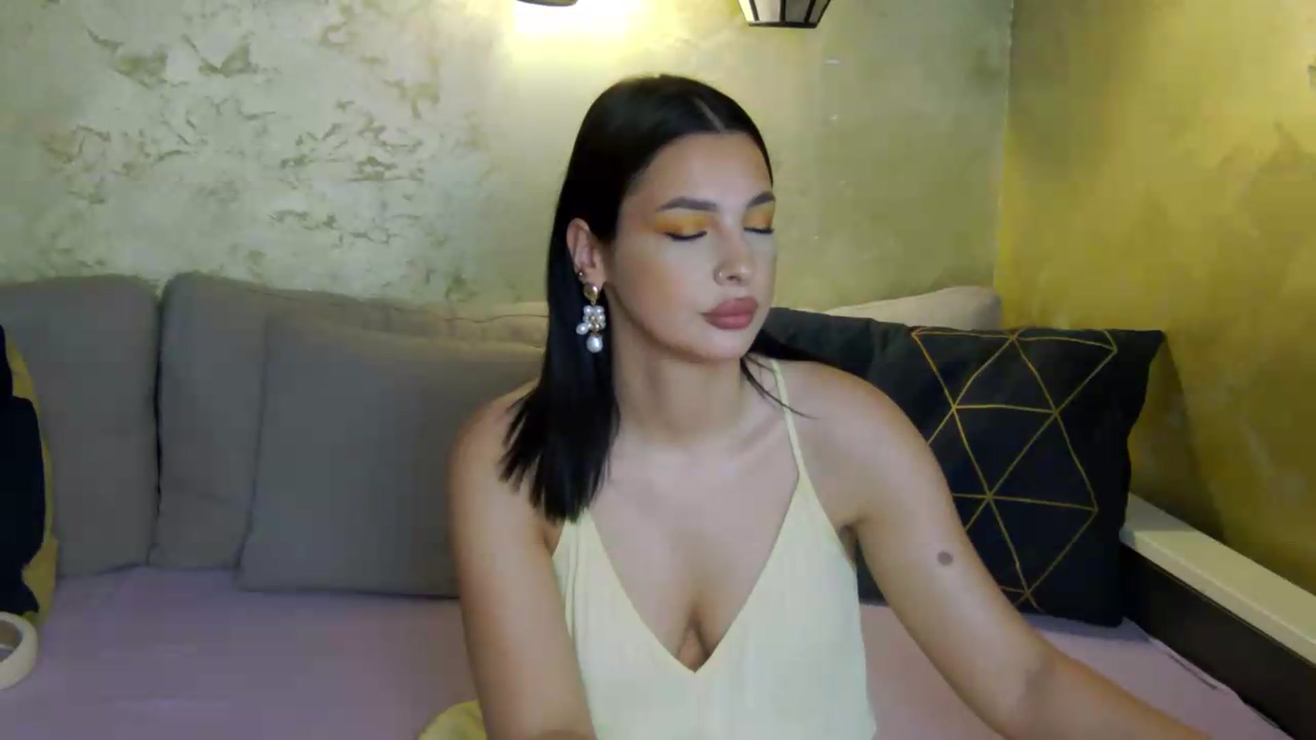 Gallery image thumbnail from meliiis_'s myfreecams stream on, 07/30/2026, 15:54 image 6 of 20