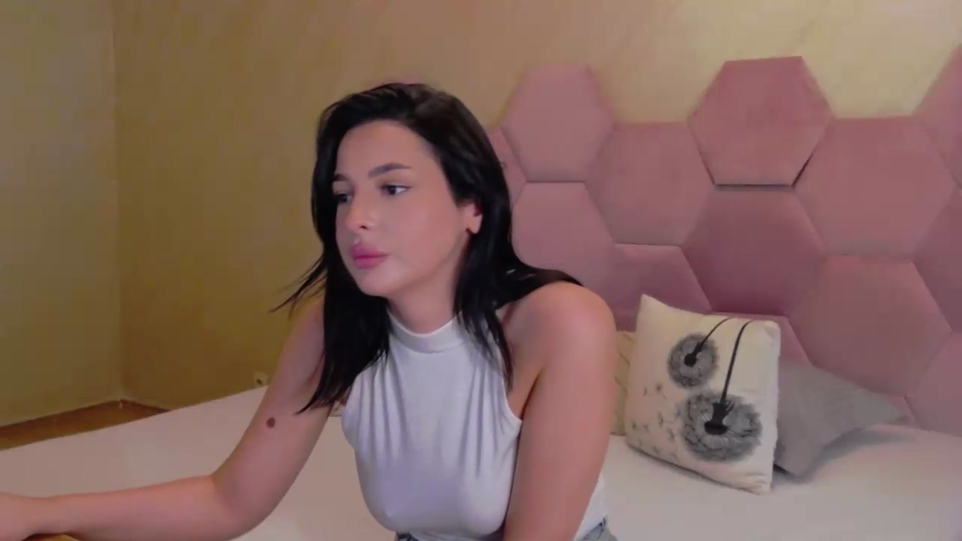 Gallery image thumbnail from meliiis_'s myfreecams stream on, 07/31/2026, 11:09 image 14 of 20