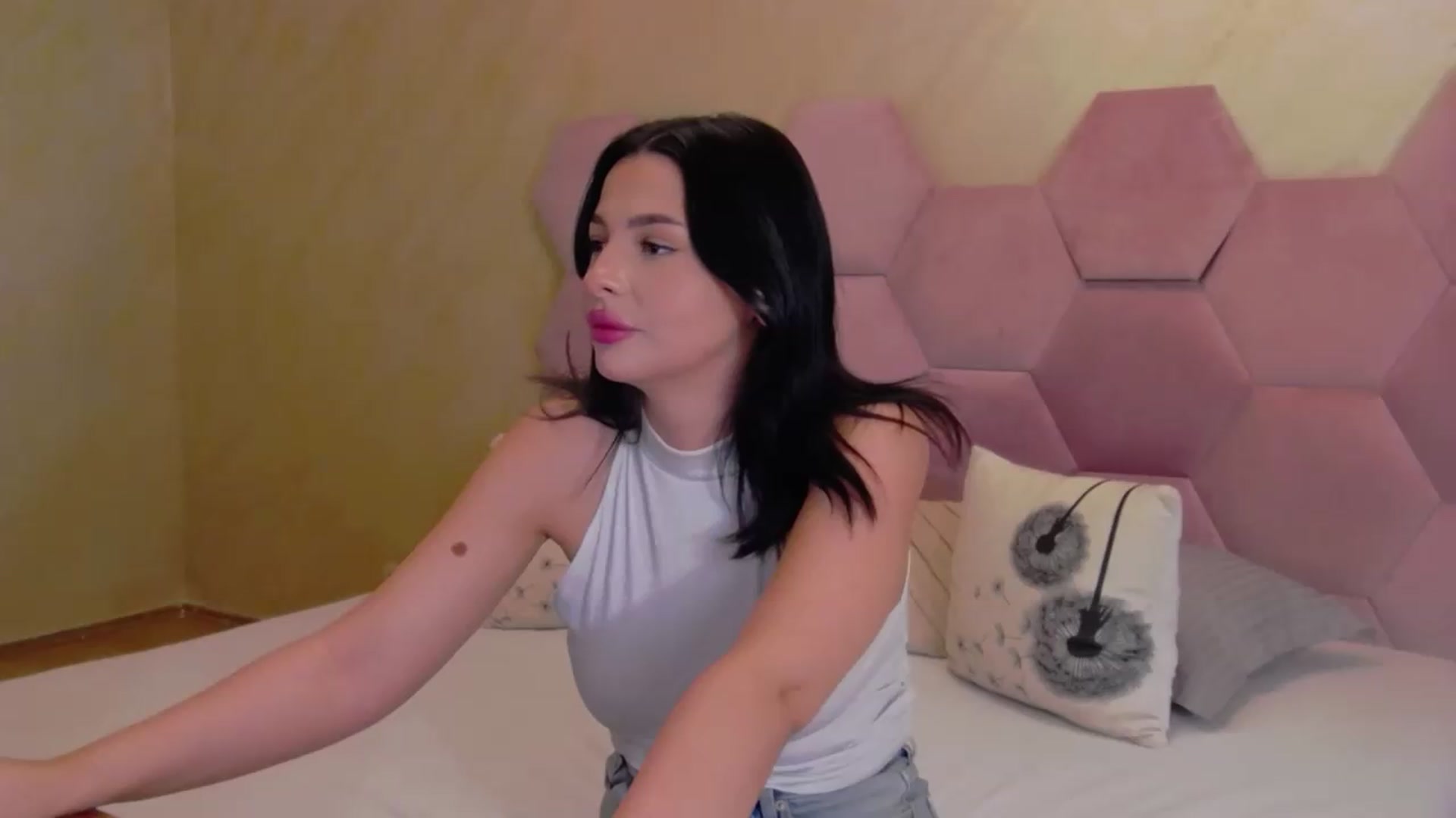 Gallery image thumbnail from meliiis_'s myfreecams stream on, 07/31/2026, 11:09 image 10 of 20
