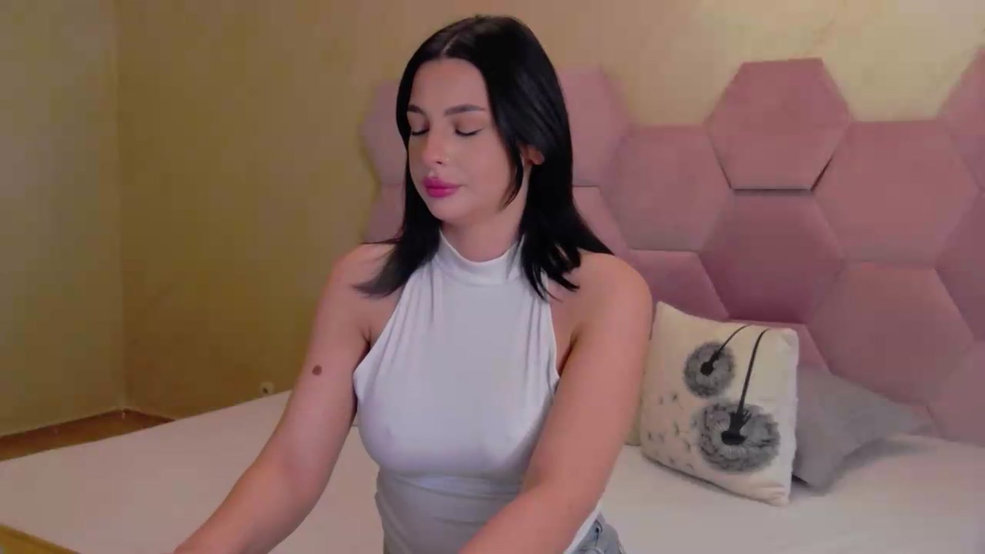 Gallery image thumbnail from meliiis_'s myfreecams stream on, 07/31/2026, 11:09 image 9 of 20