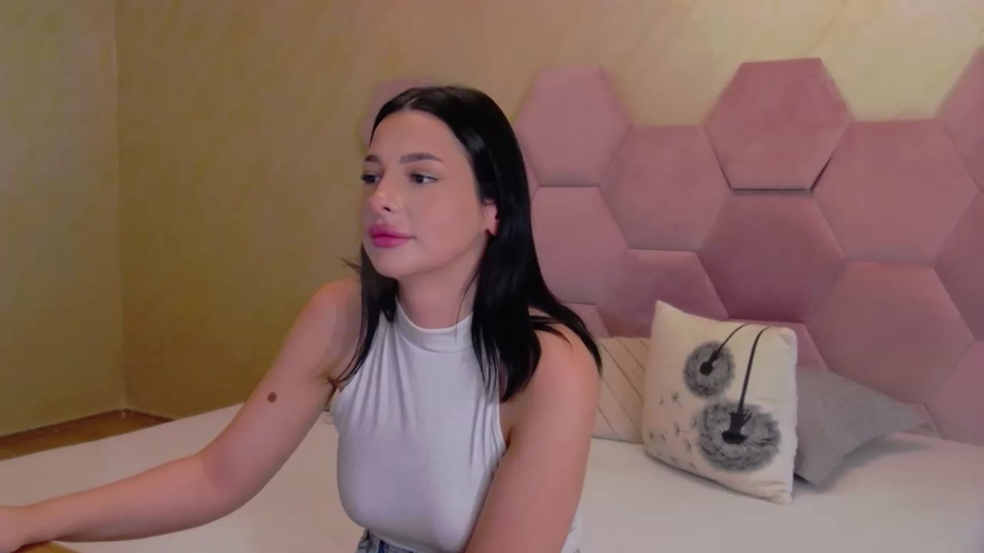 Gallery image thumbnail from meliiis_'s myfreecams stream on, 07/31/2026, 11:09 image 6 of 20