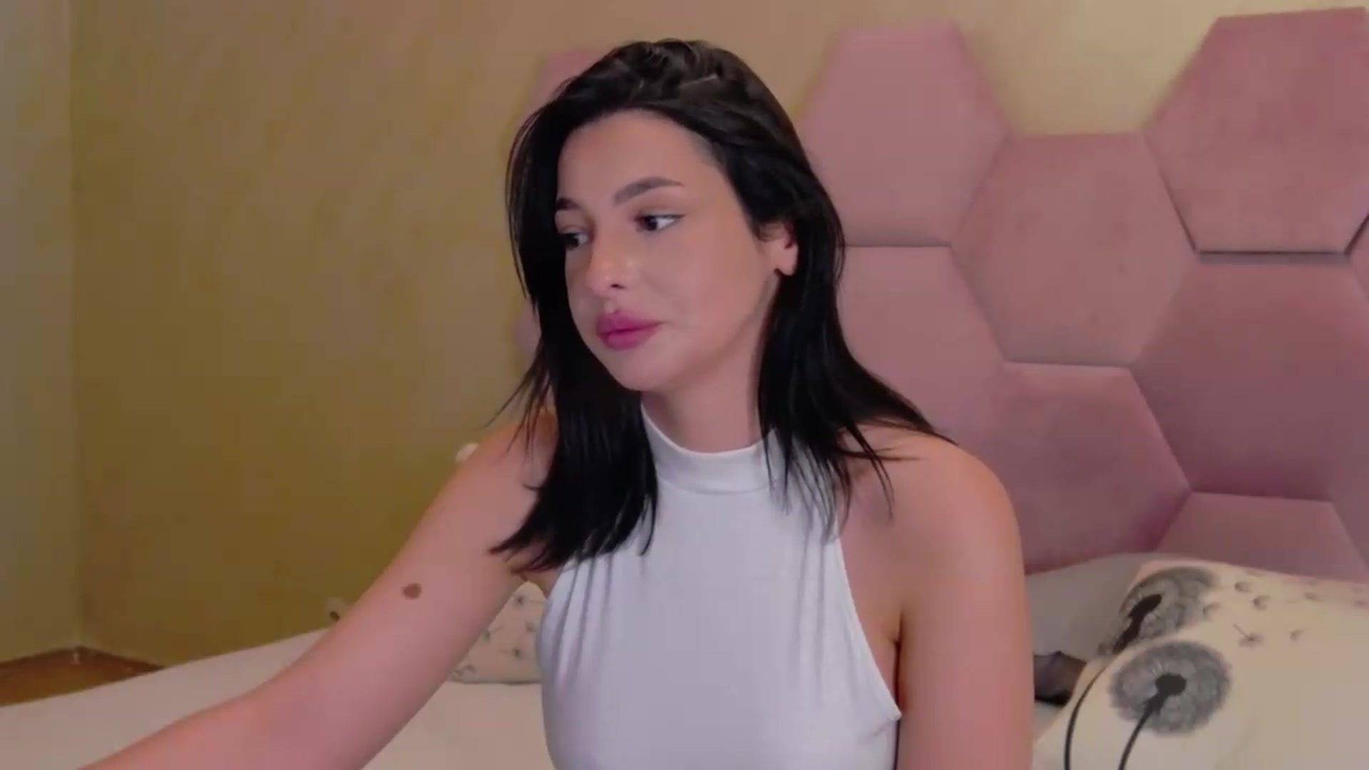 Gallery image thumbnail from meliiis_'s myfreecams stream on, 07/31/2026, 12:29 image 6 of 20