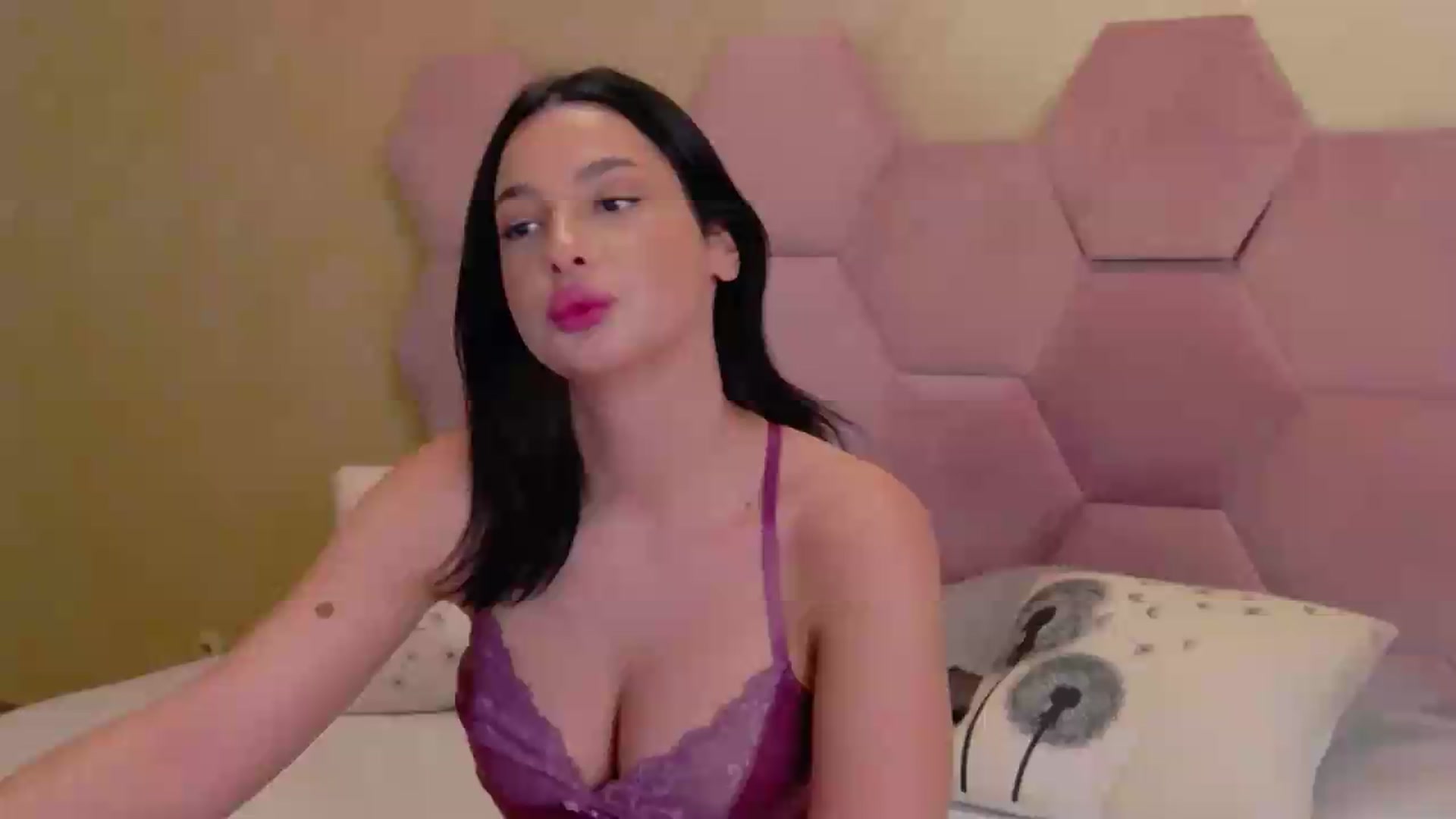 Gallery image thumbnail from meliiis_'s myfreecams stream on, 07/31/2026, 15:49 image 1 of 20