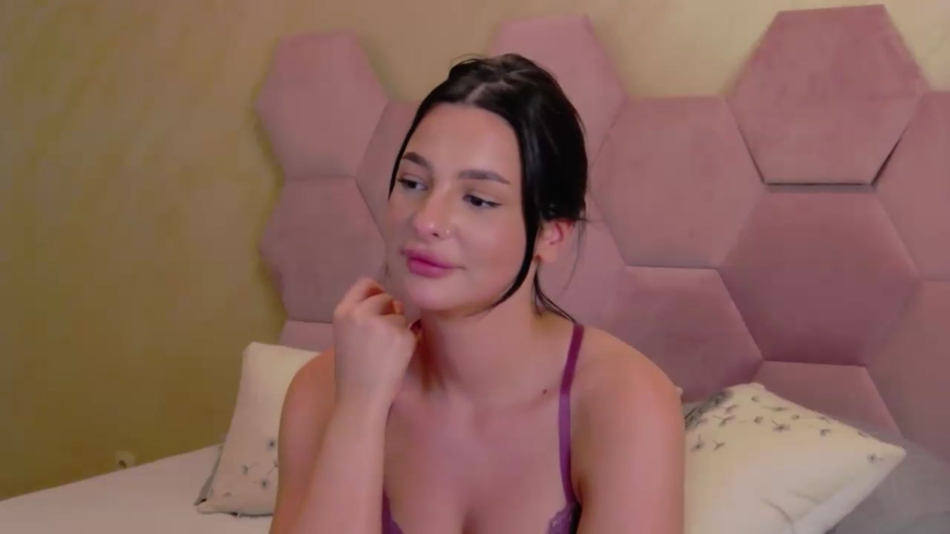 Gallery image thumbnail from meliiis_'s myfreecams stream on, 07/31/2026, 15:49 image 16 of 20
