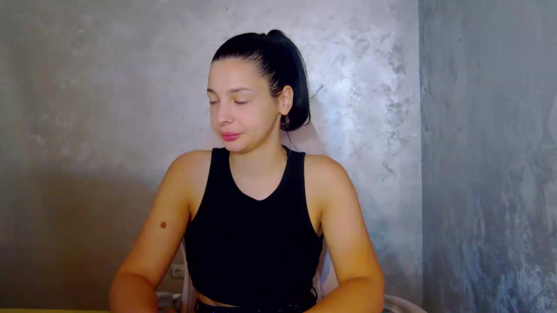 Gallery image thumbnail from meliiis_'s myfreecams stream on, 08/10/2026, 15:00 image 10 of 20