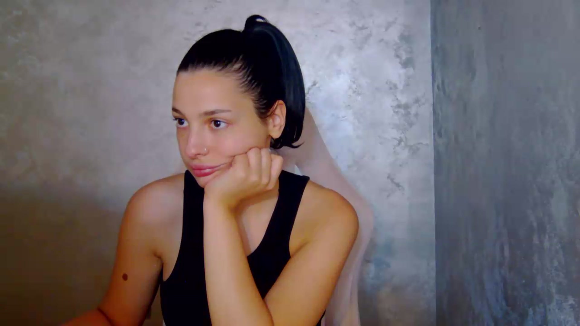 Gallery image thumbnail from meliiis_'s myfreecams stream on, 08/10/2026, 18:40 image 12 of 20