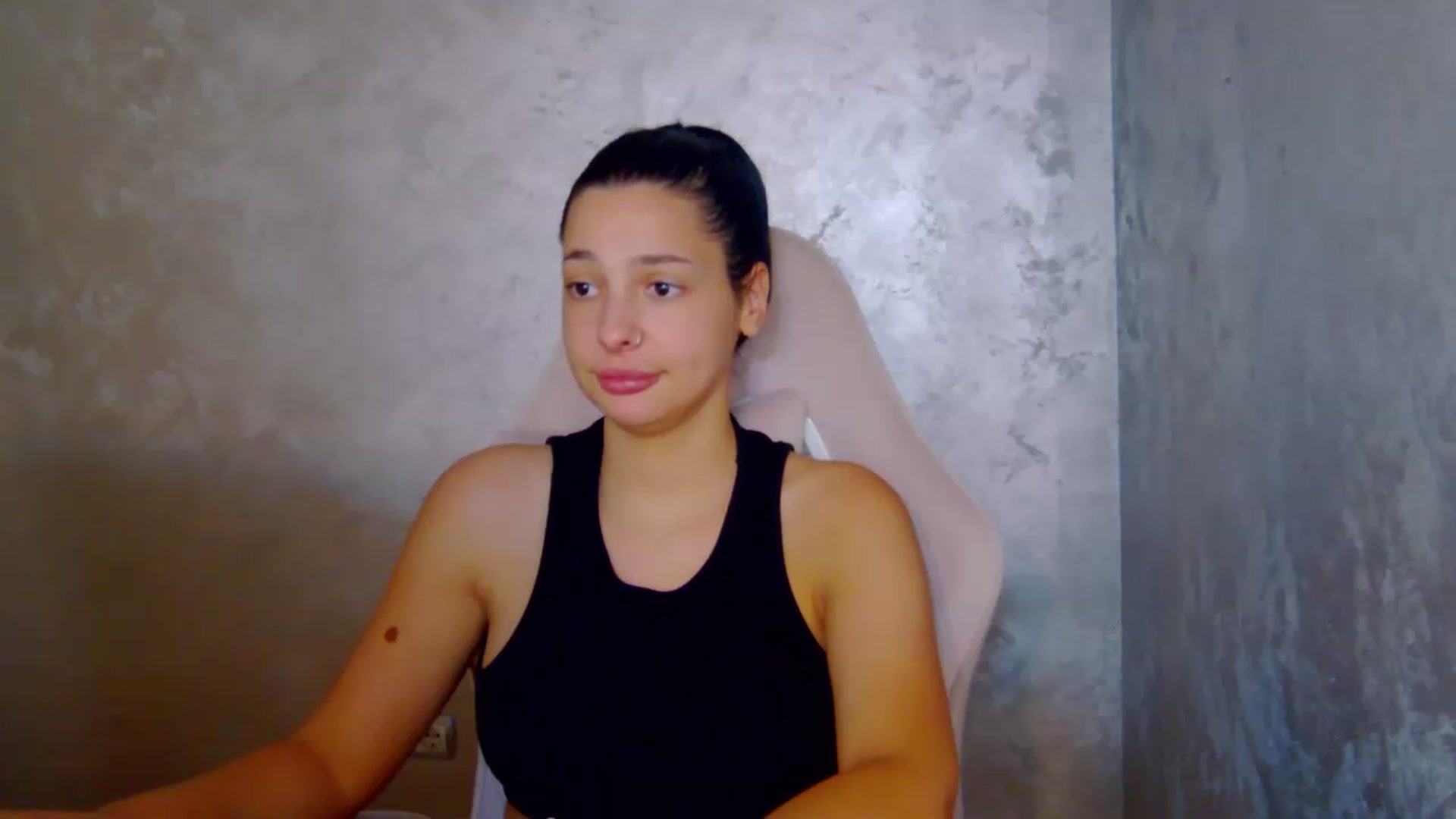 Gallery image thumbnail from meliiis_'s myfreecams stream on, 08/10/2026, 18:40 image 9 of 20