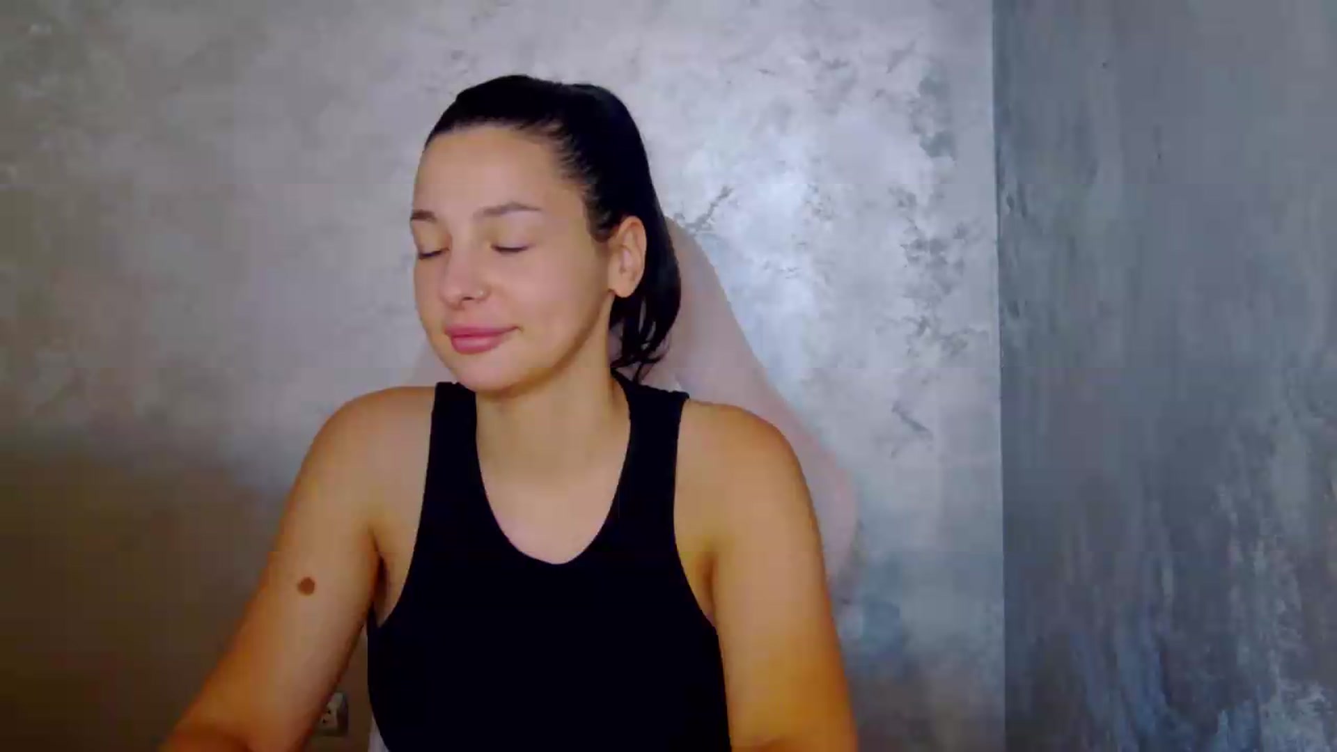 Gallery image thumbnail from meliiis_'s myfreecams stream on, 08/10/2026, 18:40 image 13 of 20