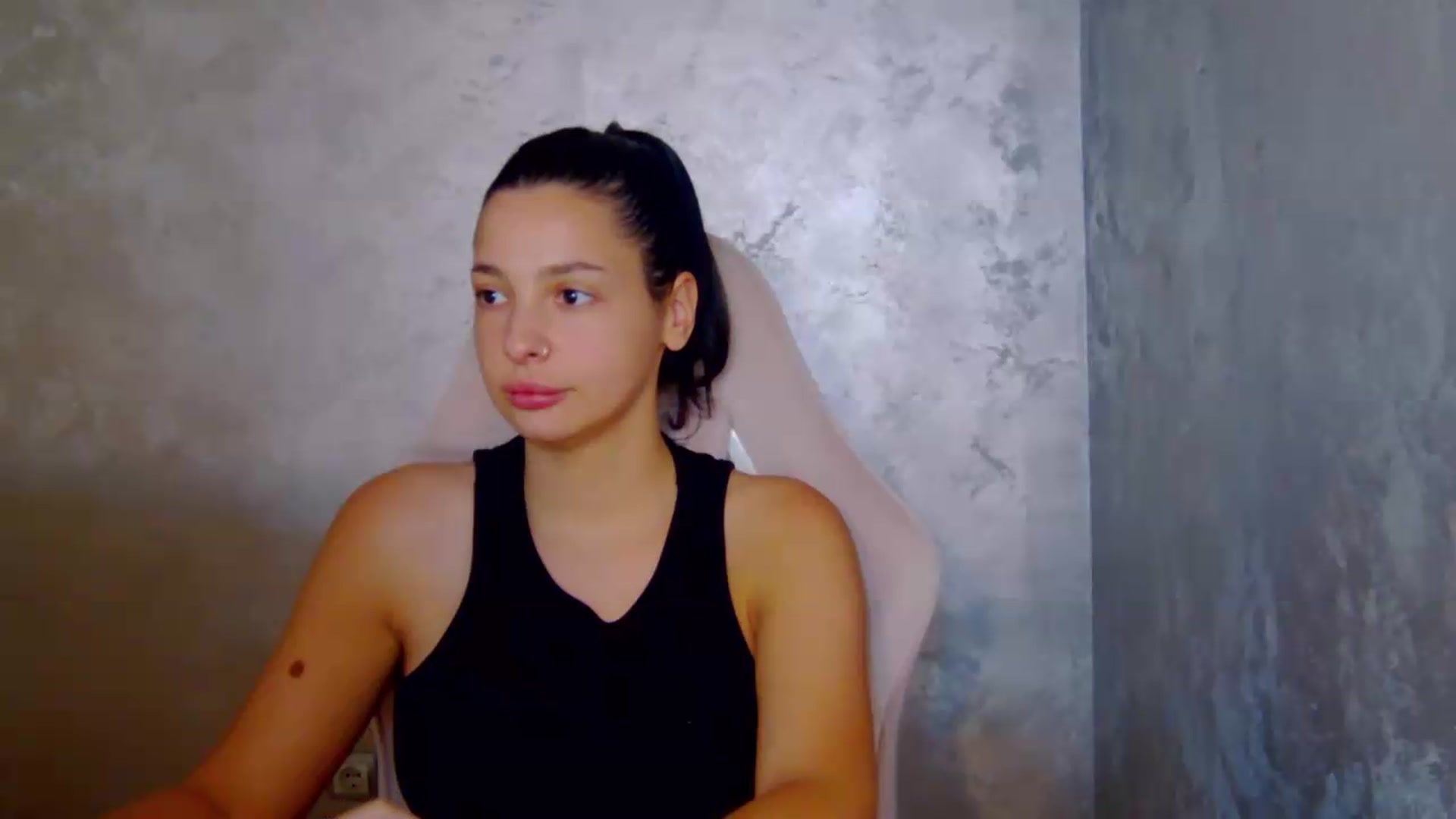 Gallery image thumbnail from meliiis_'s myfreecams stream on, 08/10/2026, 18:40 image 15 of 20
