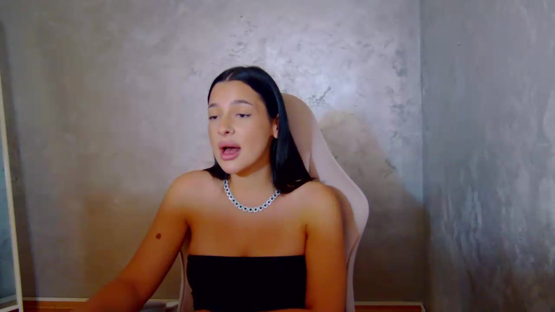 Gallery image thumbnail from meliiis_'s myfreecams stream on, 08/11/2026, 17:20 image 17 of 20