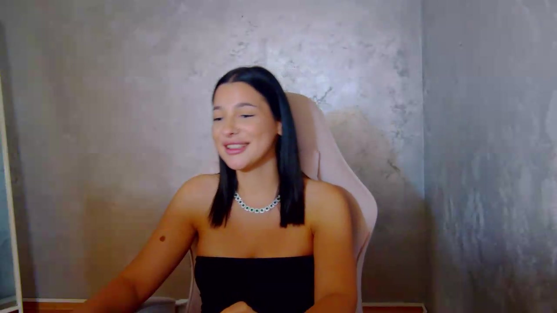 Gallery image thumbnail from meliiis_'s myfreecams stream on, 08/11/2026, 17:20 image 20 of 20