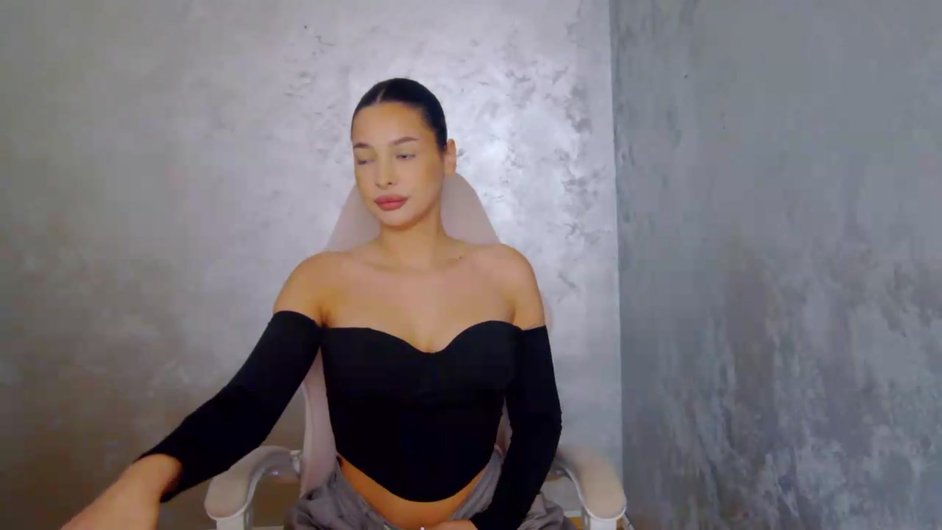 Gallery image thumbnail from meliiis_'s myfreecams stream on, 08/12/2026, 14:40 image 14 of 20