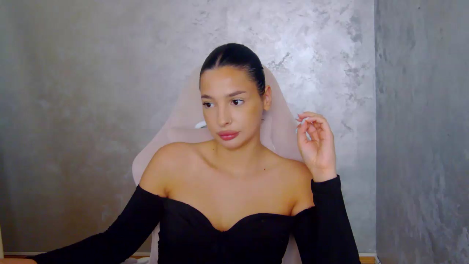 Gallery image thumbnail from meliiis_'s myfreecams stream on, 08/12/2026, 18:54 image 14 of 20