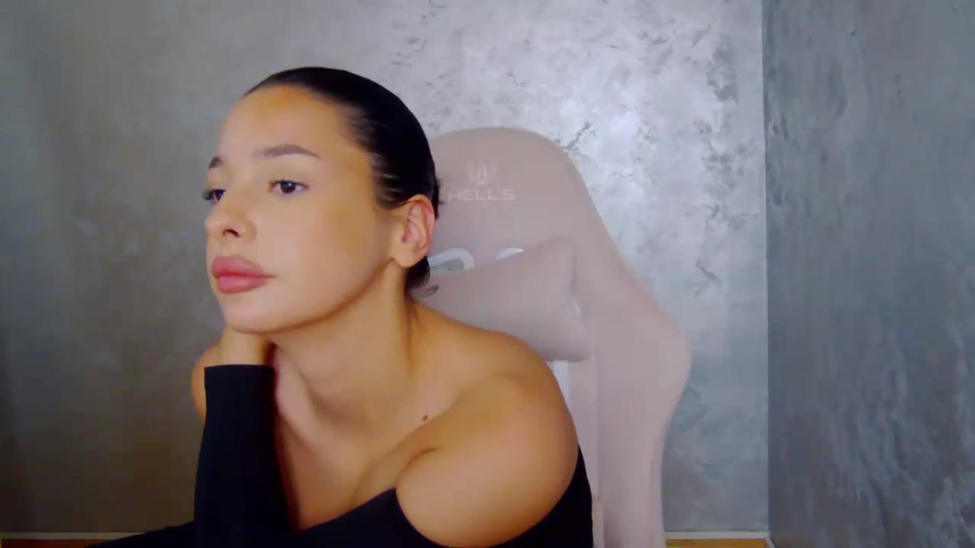 Gallery image thumbnail from meliiis_'s myfreecams stream on, 08/12/2026, 18:54 image 10 of 20
