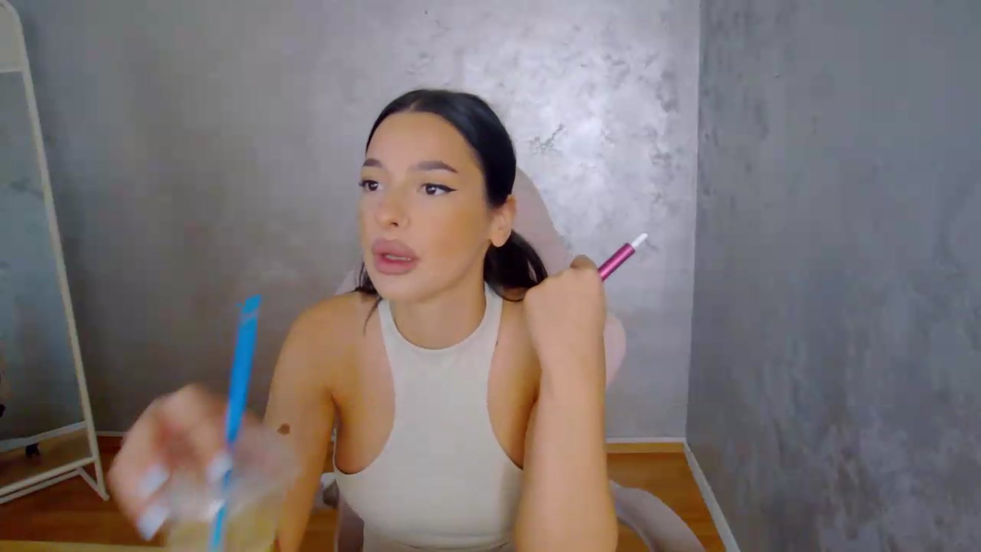 Gallery image thumbnail from meliiis_'s myfreecams stream on, 08/15/2026, 15:29 image 4 of 20
