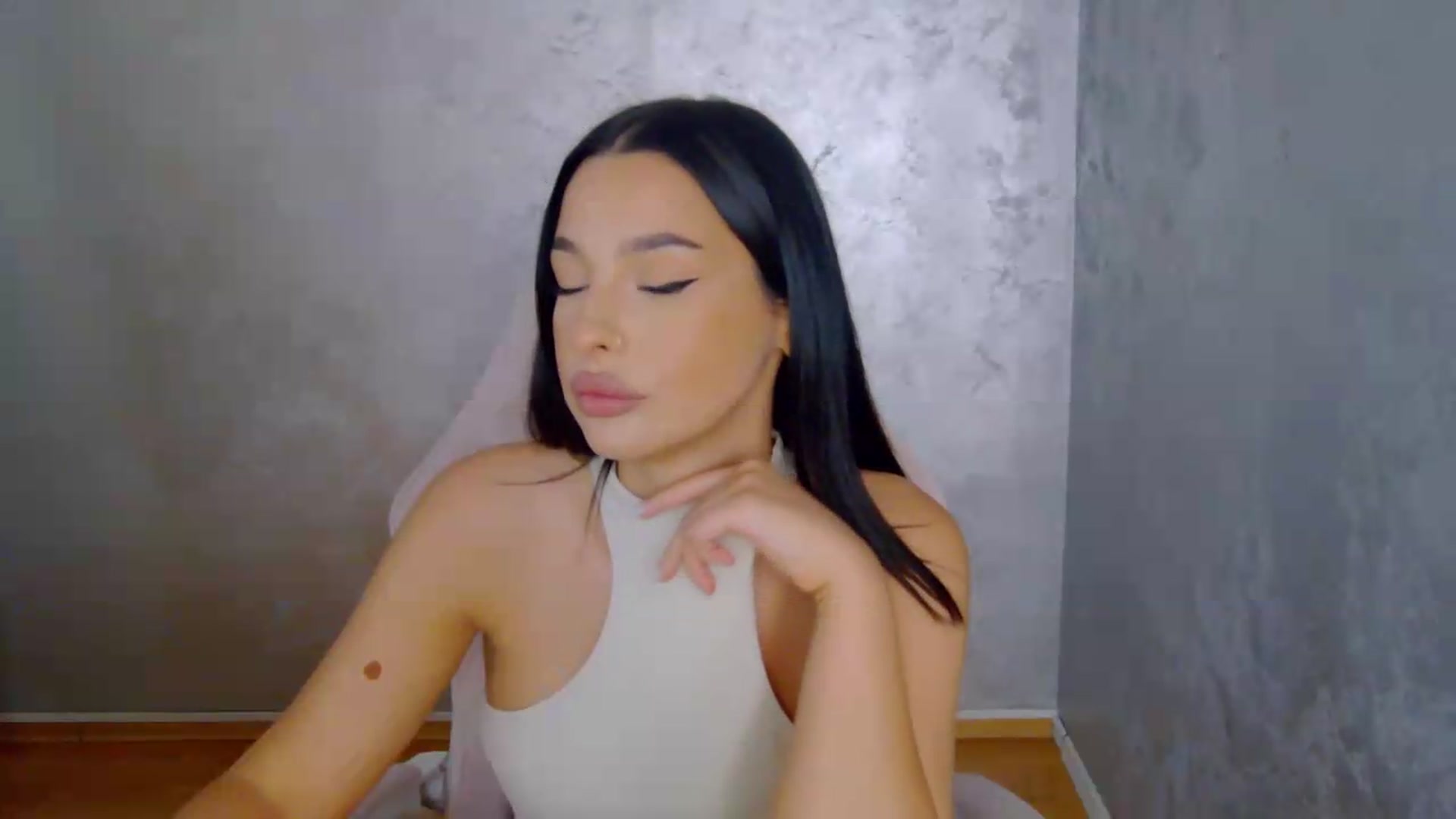 Gallery image thumbnail from meliiis_'s myfreecams stream on, 08/15/2026, 15:29 image 14 of 20