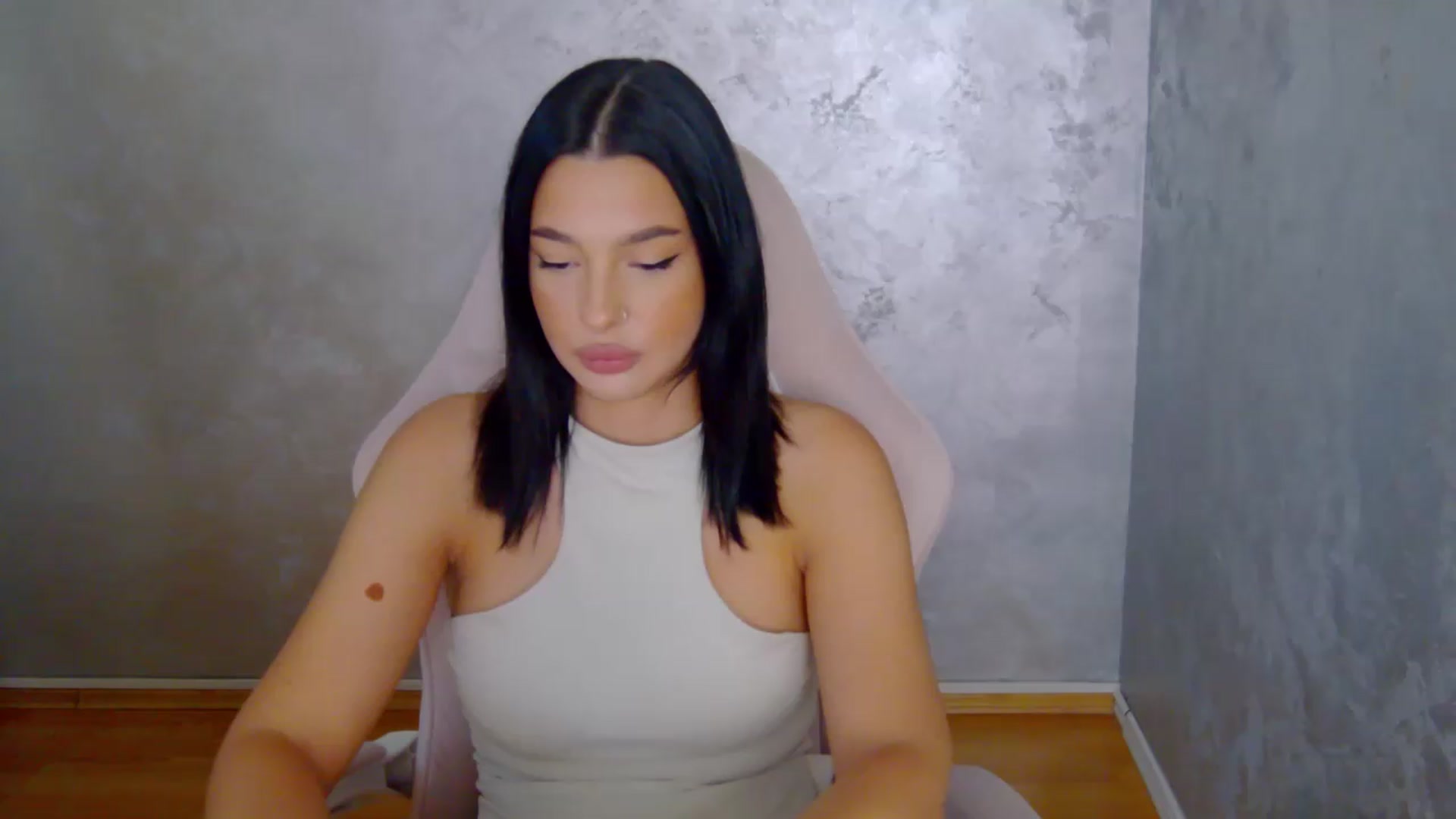 Gallery image thumbnail from meliiis_'s myfreecams stream on, 08/15/2026, 18:14 image 1 of 20