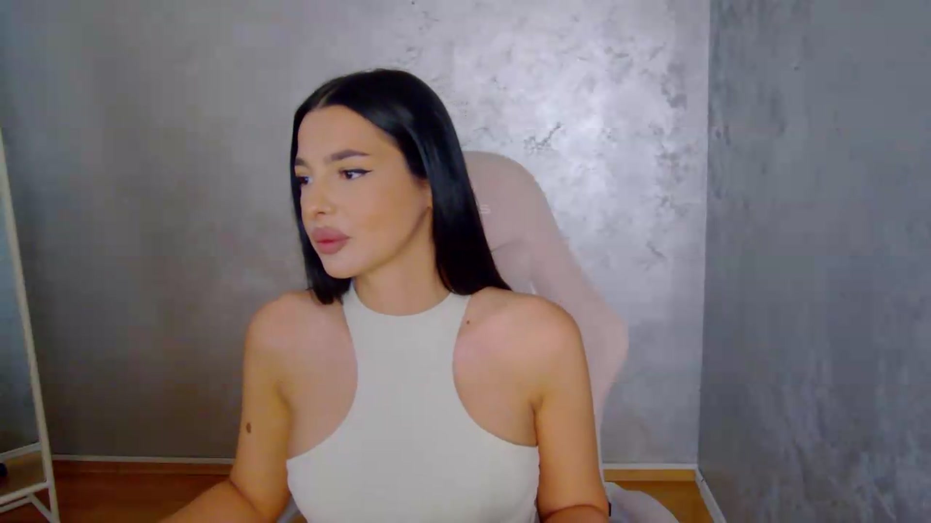 Gallery image thumbnail from meliiis_'s myfreecams stream on, 08/15/2026, 18:14 image 5 of 20