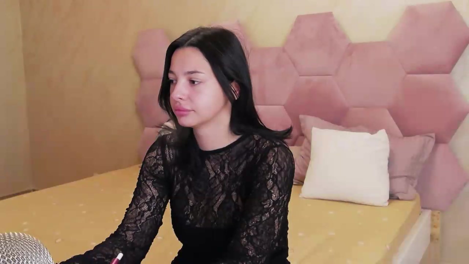 Gallery image thumbnail from meliiis_'s myfreecams stream on, 08/17/2026, 05:47 image 6 of 20