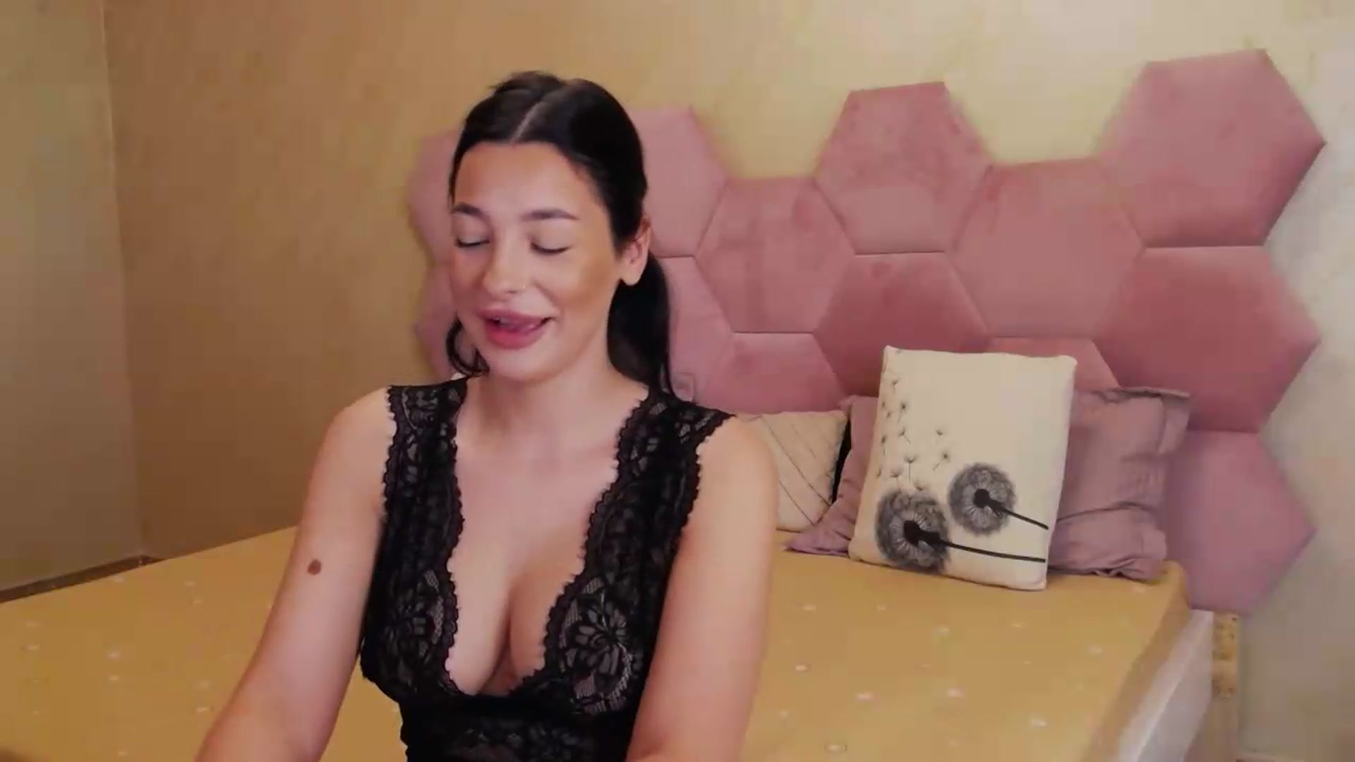 Gallery image thumbnail from meliiis_'s myfreecams stream on, 08/18/2026, 07:02 image 7 of 20