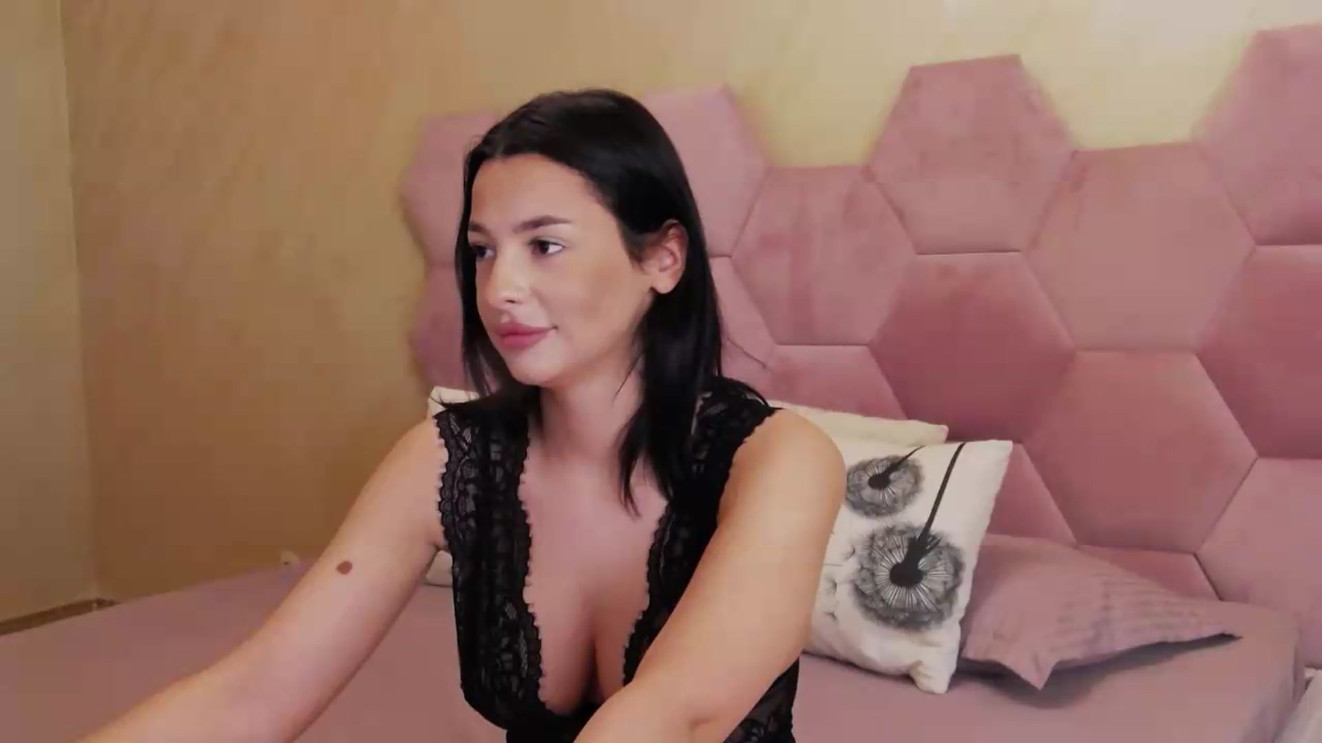 Gallery image thumbnail from meliiis_'s myfreecams stream on, 08/18/2026, 09:07 image 9 of 20