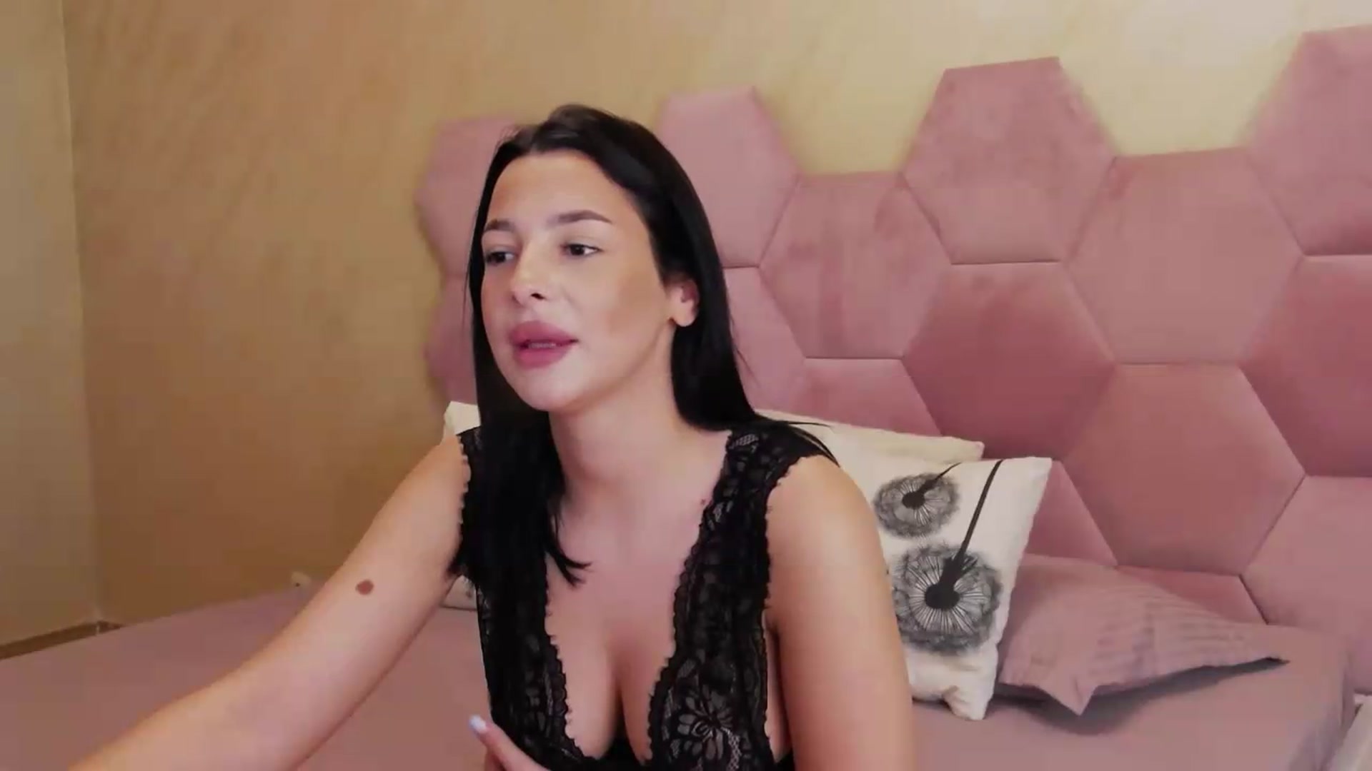 Gallery image thumbnail from meliiis_'s myfreecams stream on, 08/18/2026, 09:07 image 3 of 20