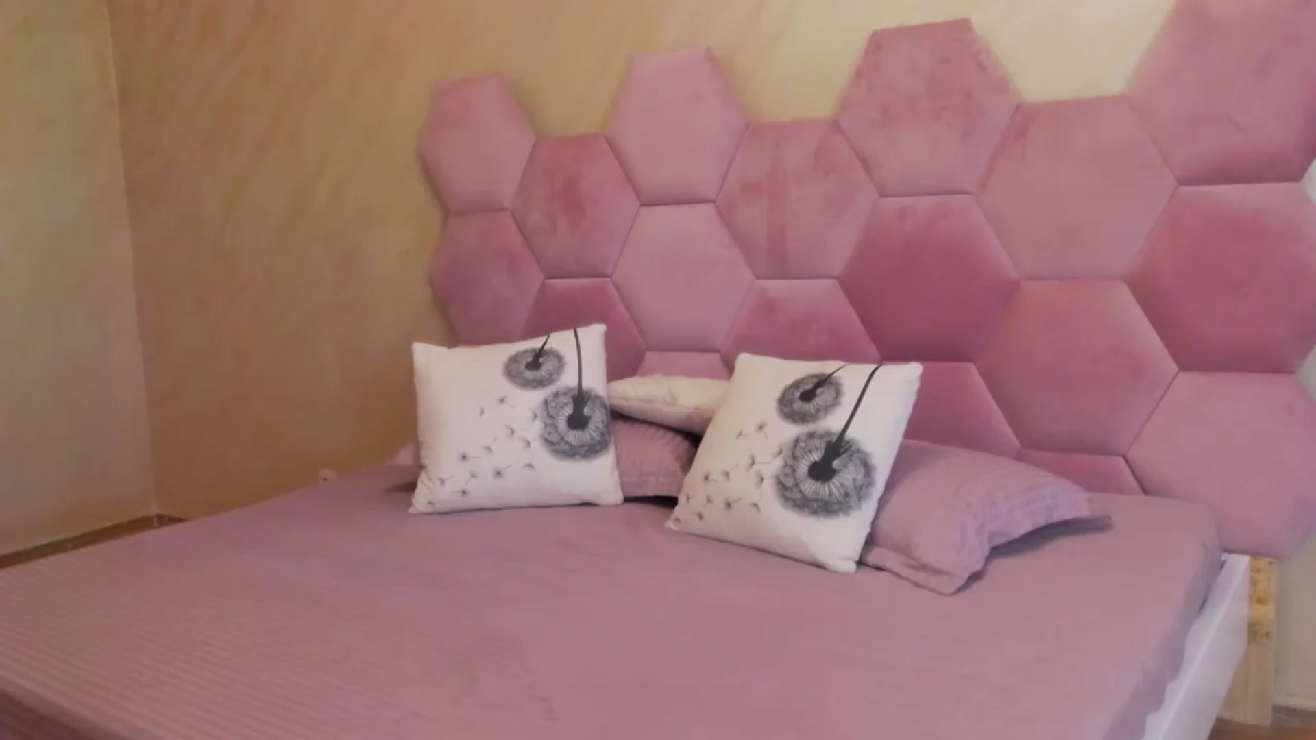 Gallery image thumbnail from meliiis_'s myfreecams stream on, 08/19/2026, 07:01 image 2 of 20