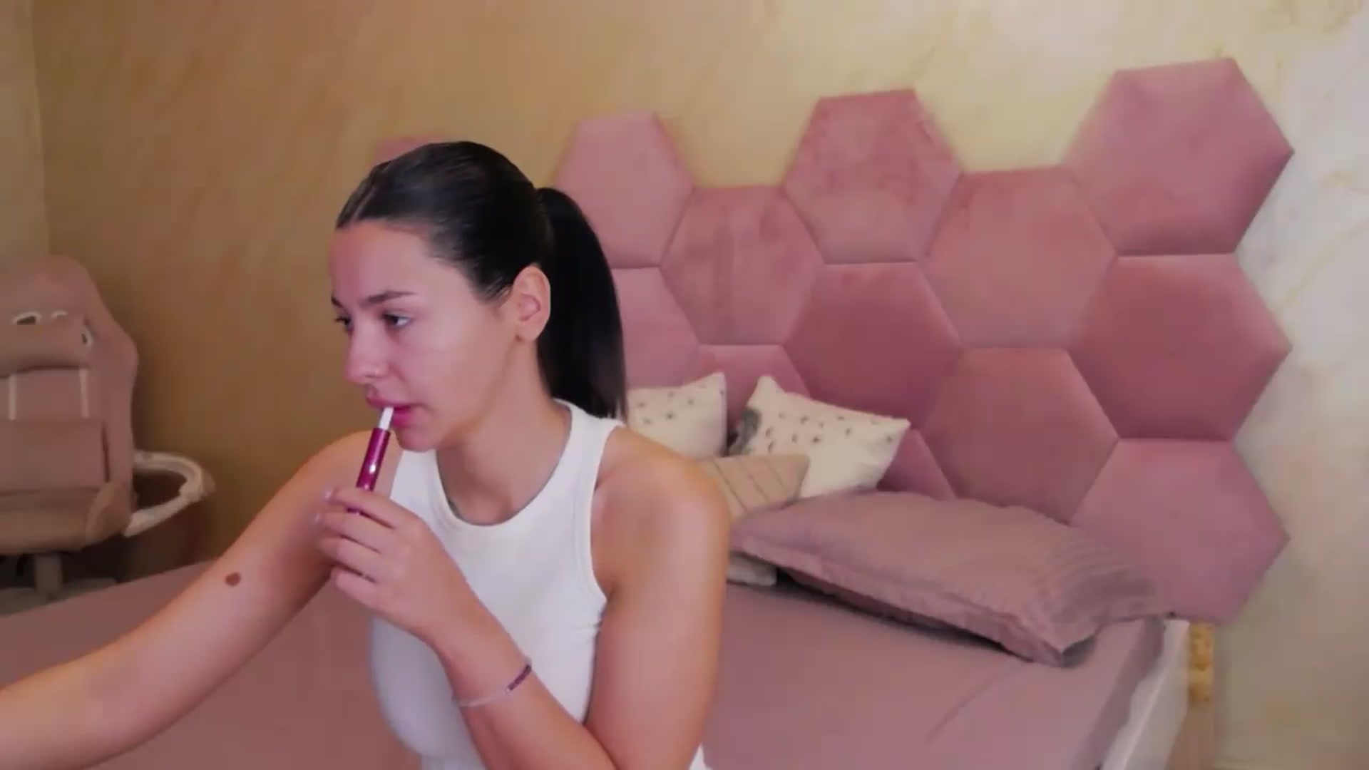 Gallery image thumbnail from meliiis_'s myfreecams stream on, 08/20/2026, 07:51 image 6 of 20