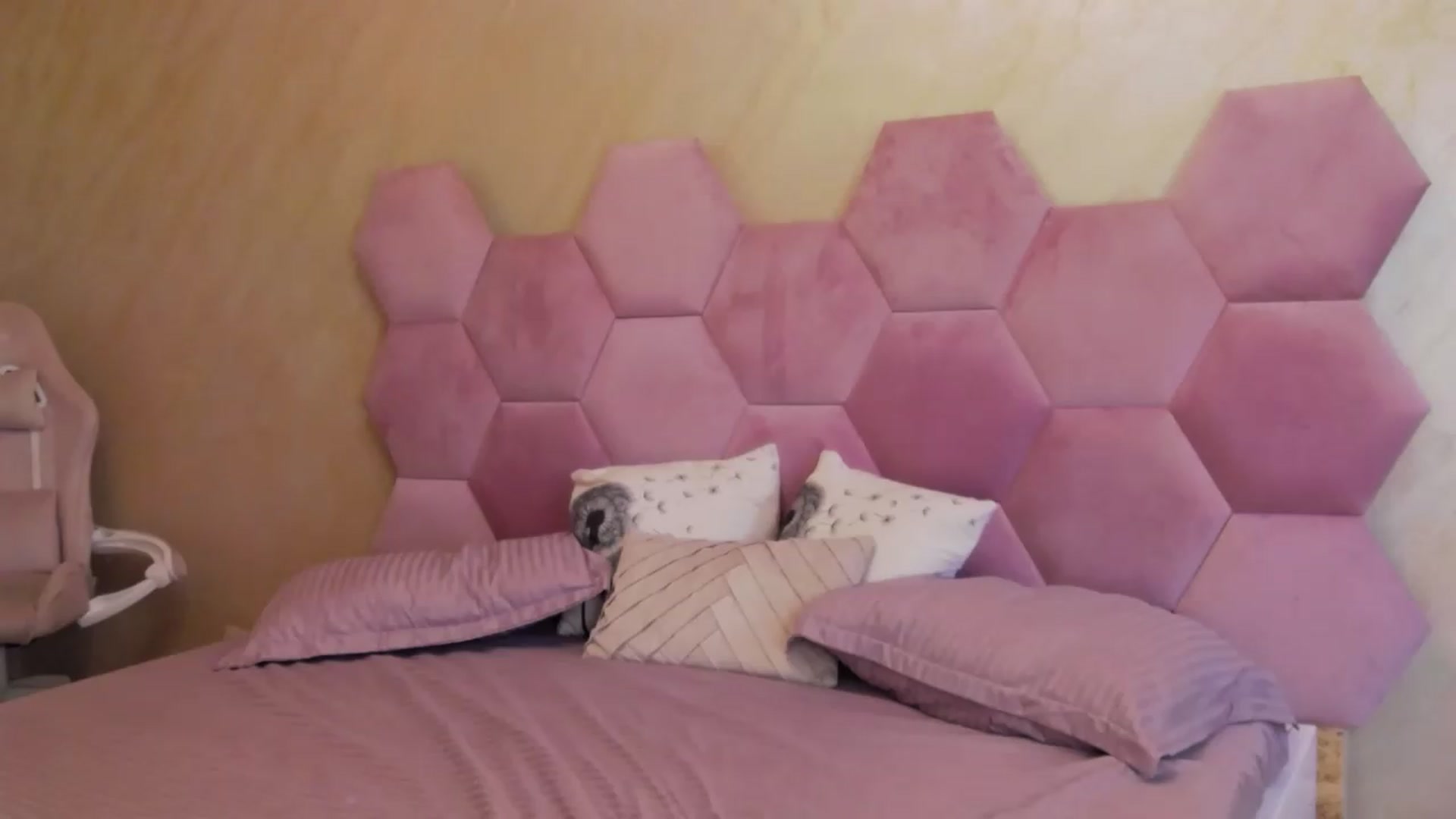 Gallery image thumbnail from meliiis_'s myfreecams stream on, 08/20/2026, 10:24 image 6 of 20